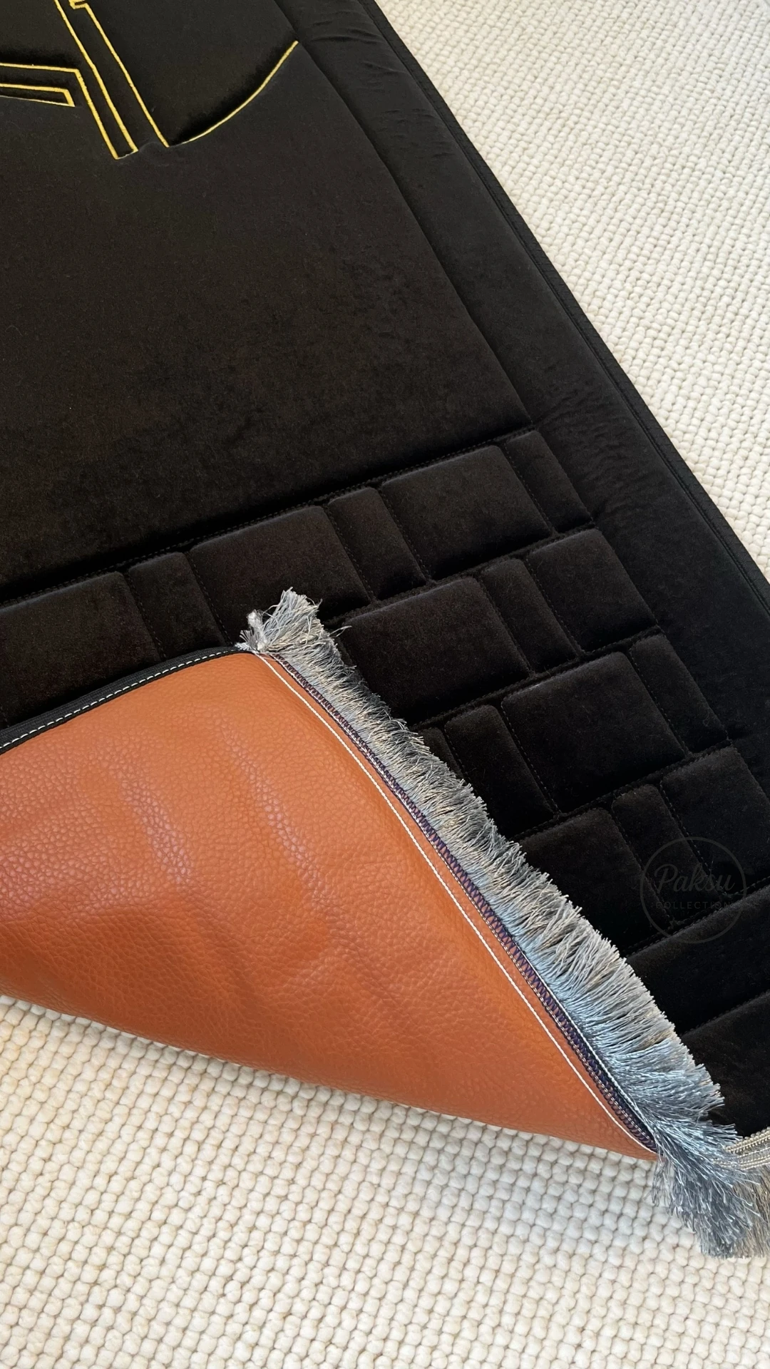 Nazenin Ortopedik Nakışlı Seccade - Siyah