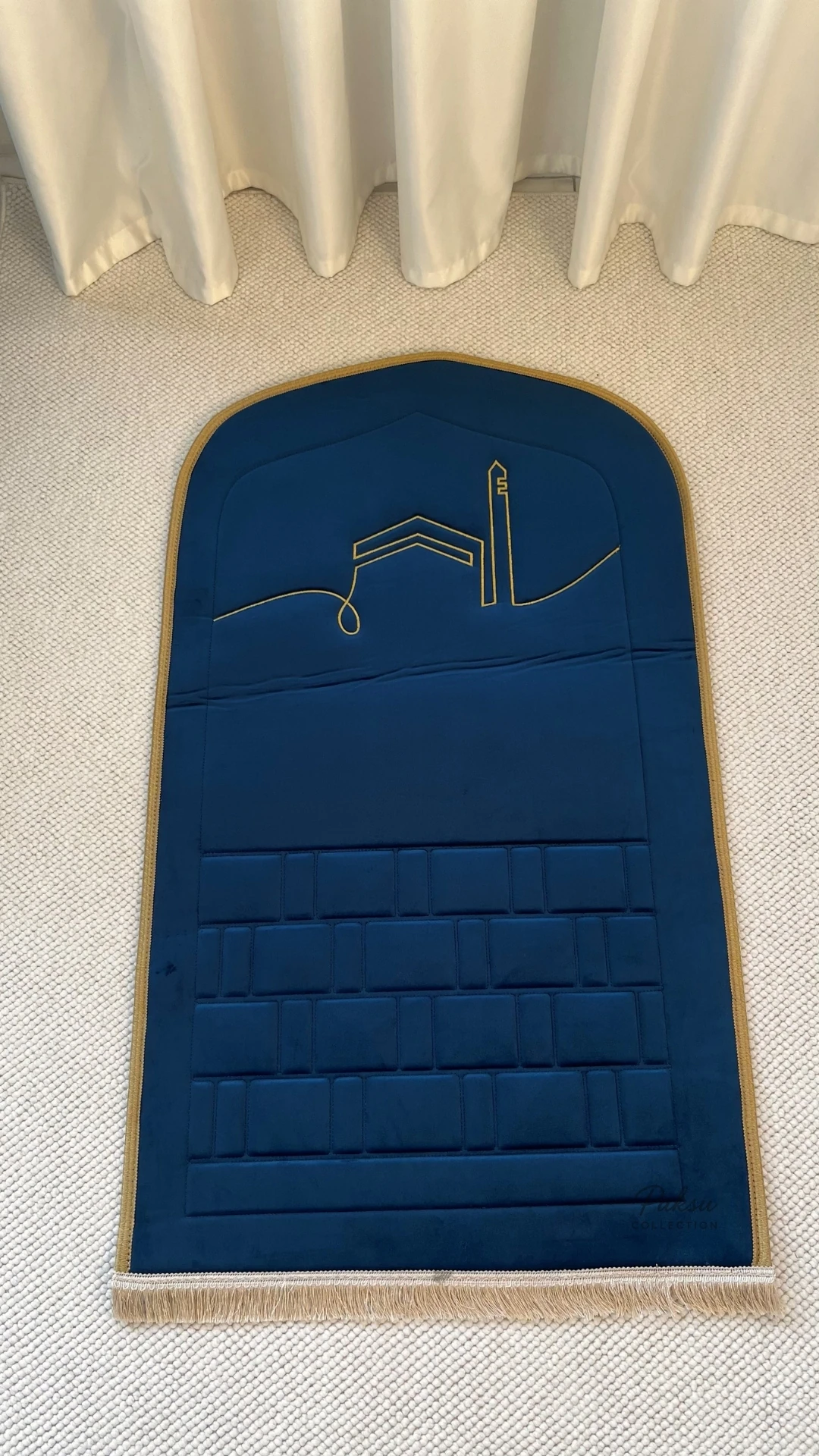 Nazenin Ortopedik Nakışlı Seccade - Lacivert