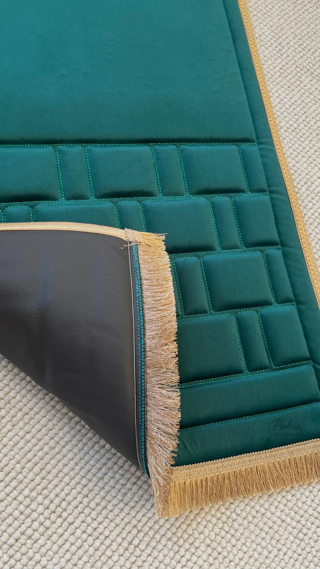 Nazenin Ortopedik Nakışlı Seccade - Zümrüt Yeşili