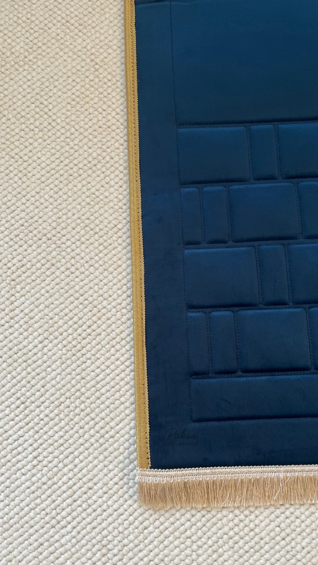 Nazenin Ortopedik Nakışlı Seccade - Lacivert