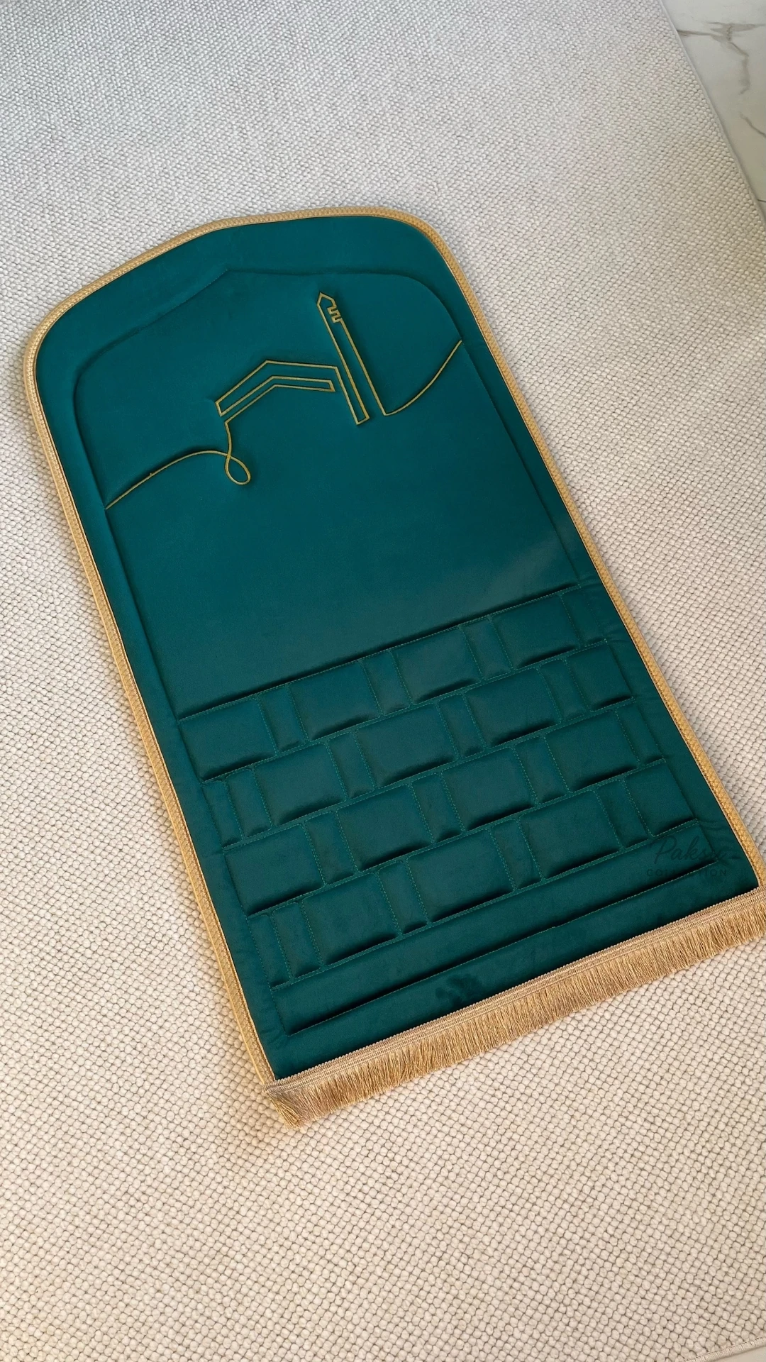 Nazenin Ortopedik Nakışlı Seccade - Zümrüt Yeşili