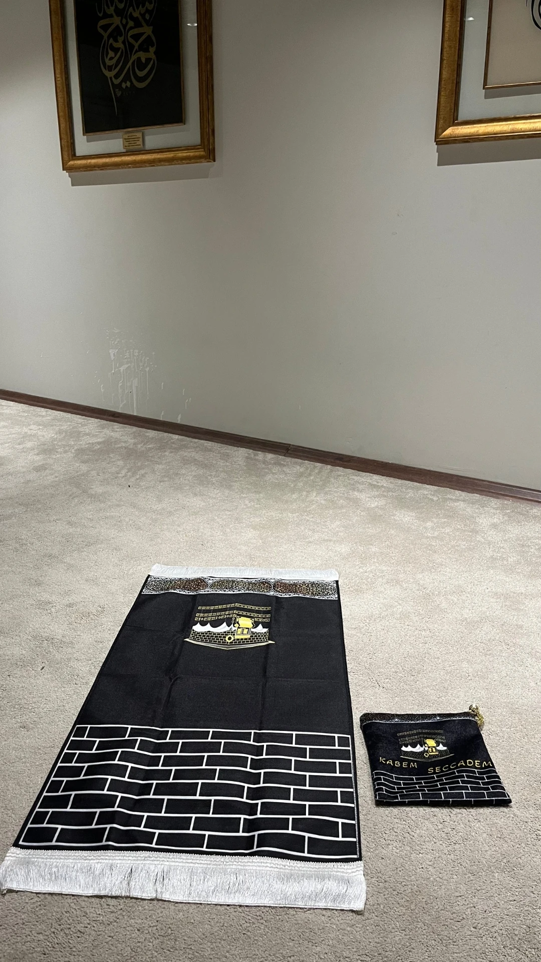 Paksu Collection Kabe Motifli Cep Boy Çantalı Seccade