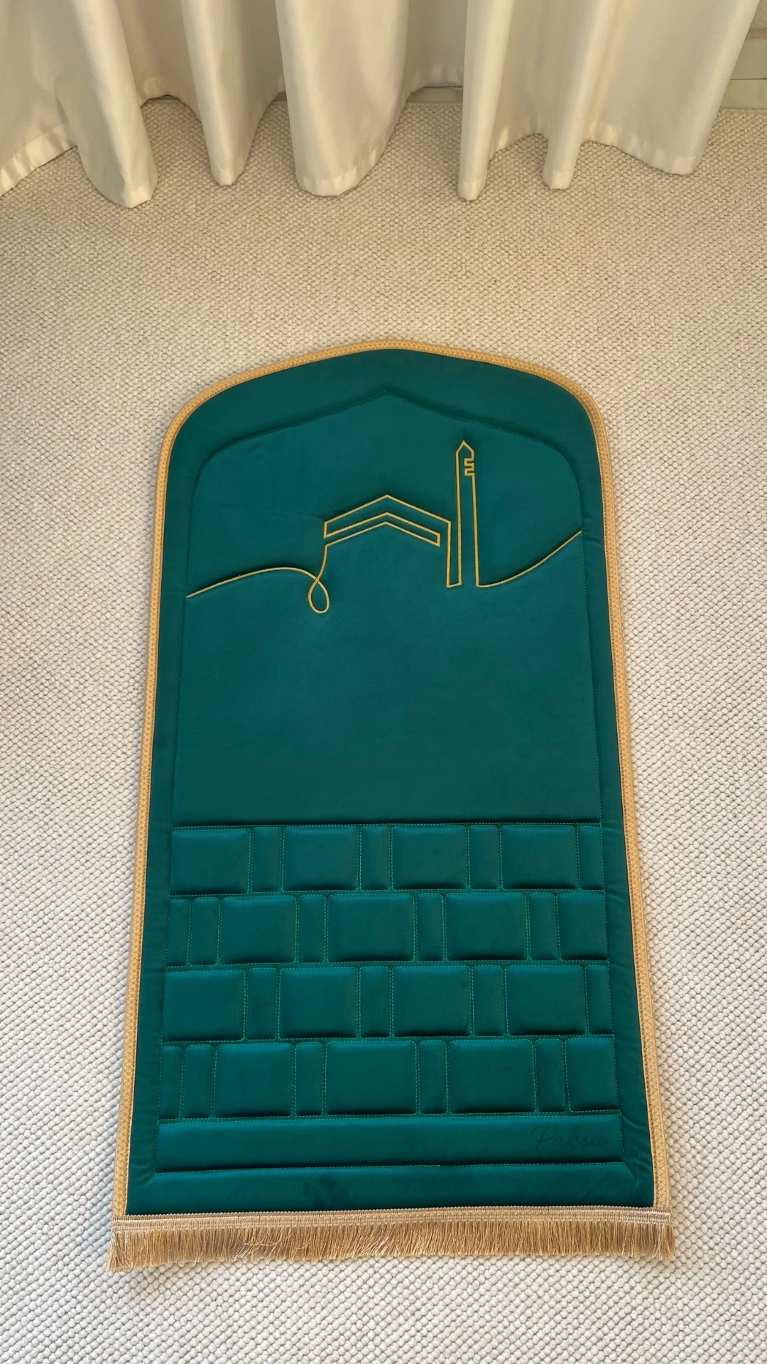 Nazenin Ortopedik Nakışlı Seccade - Zümrüt Yeşili