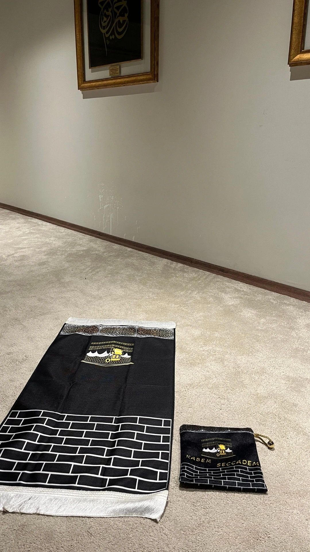 Paksu Collection Kabe Motifli Cep Boy Çantalı Seccade