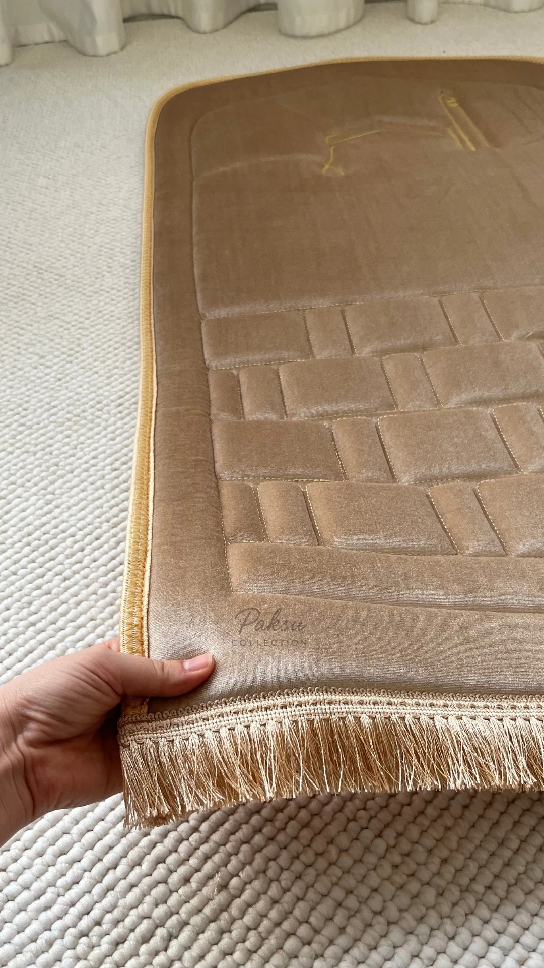 Nazenin Ortopedik Nakışlı Seccade - Gold