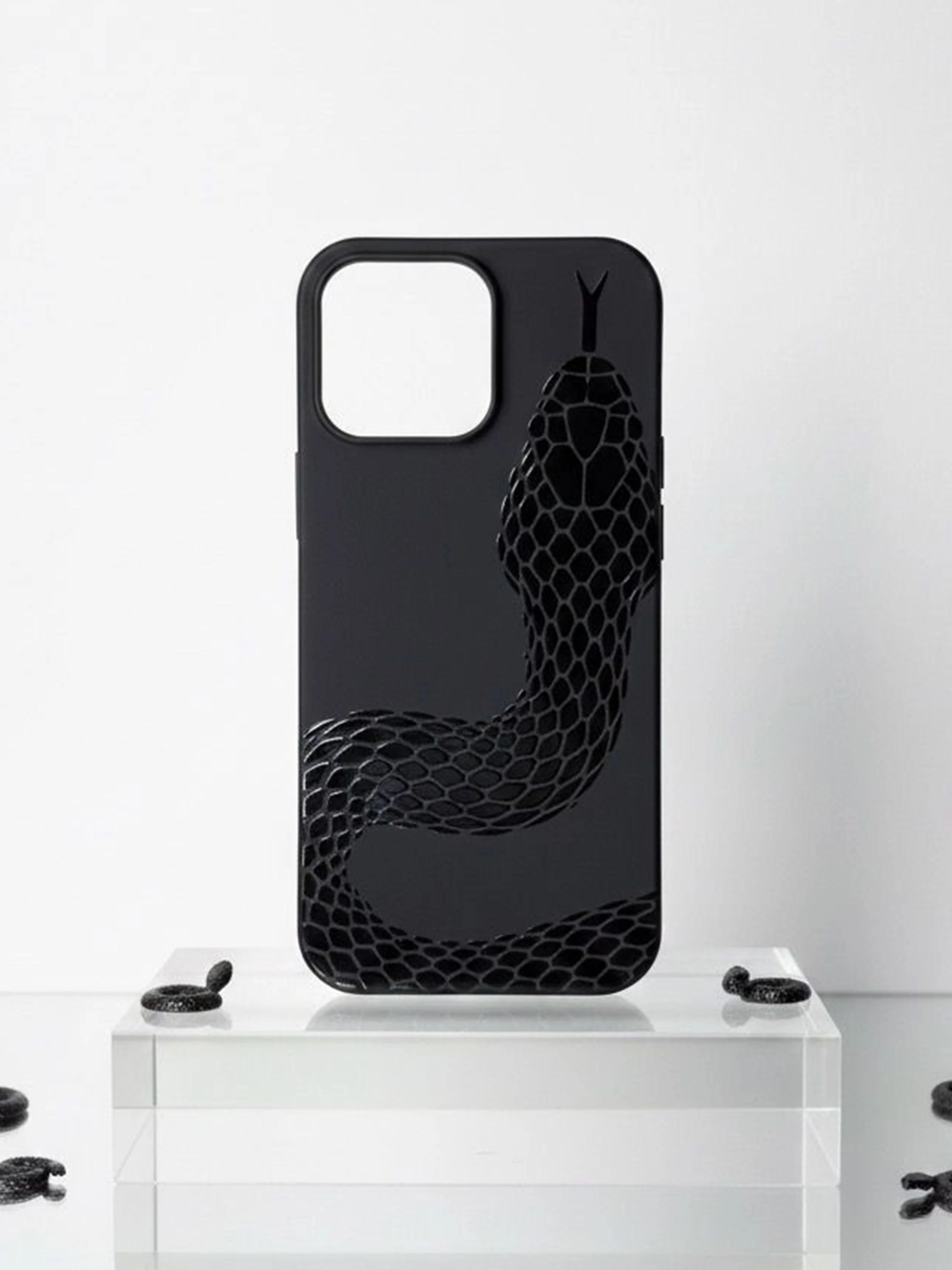 iPhone 11 Pro Max ile Uyumlu Kadife İç Dokulu Premium Lansman Telefon Kılıfı - Siyah Yılan