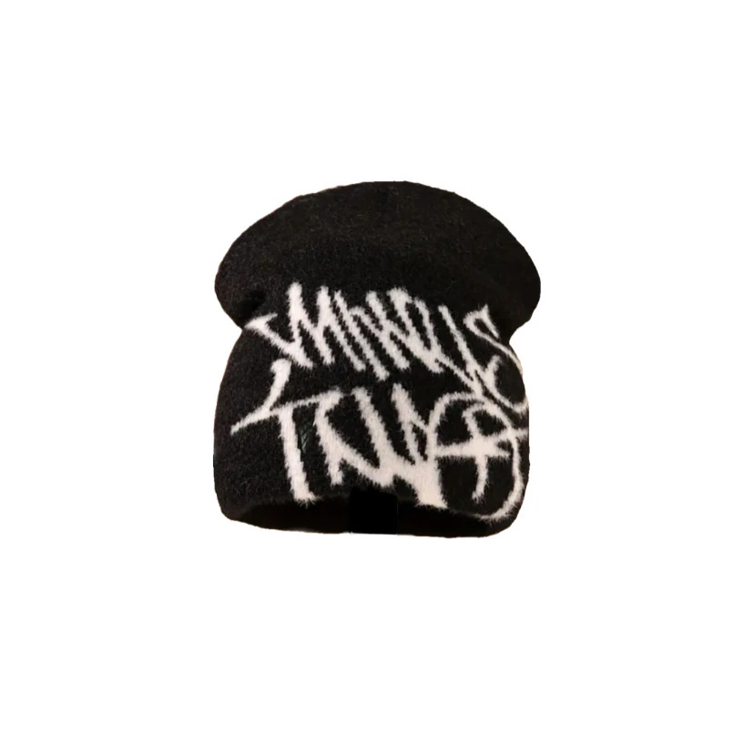 Premium Peluş Grafitili Siyah Beyaz Y2k Bere