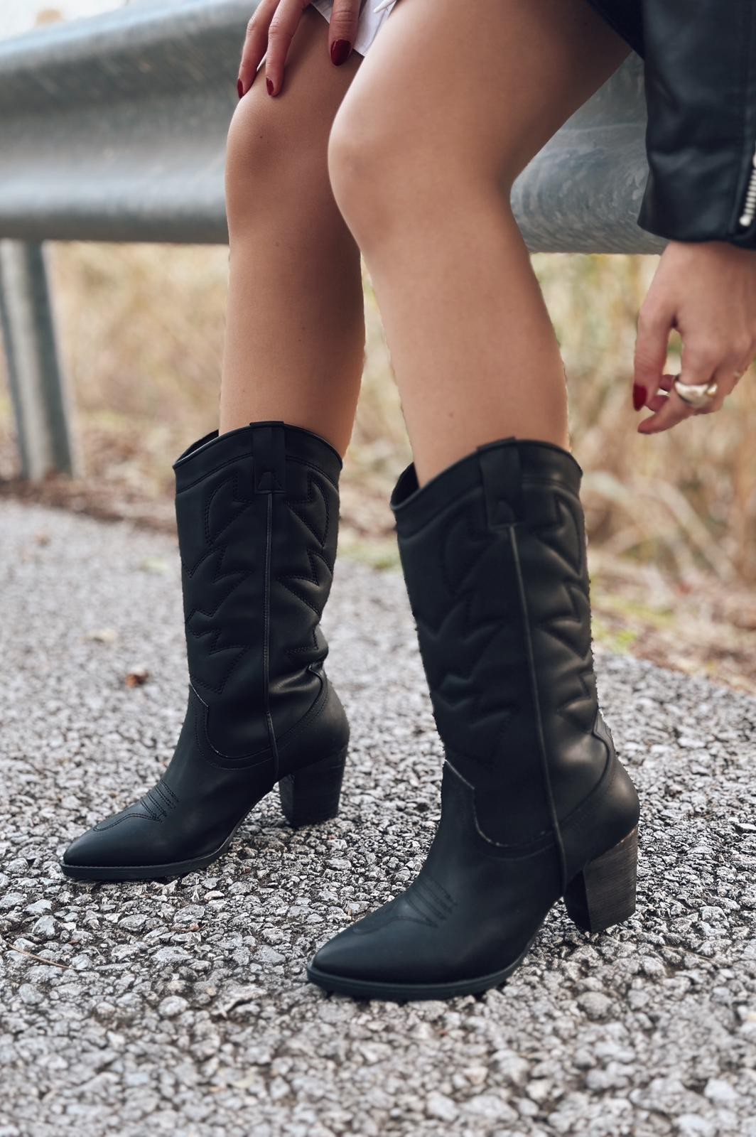 Vesnor woman matte leather cowboy boots black