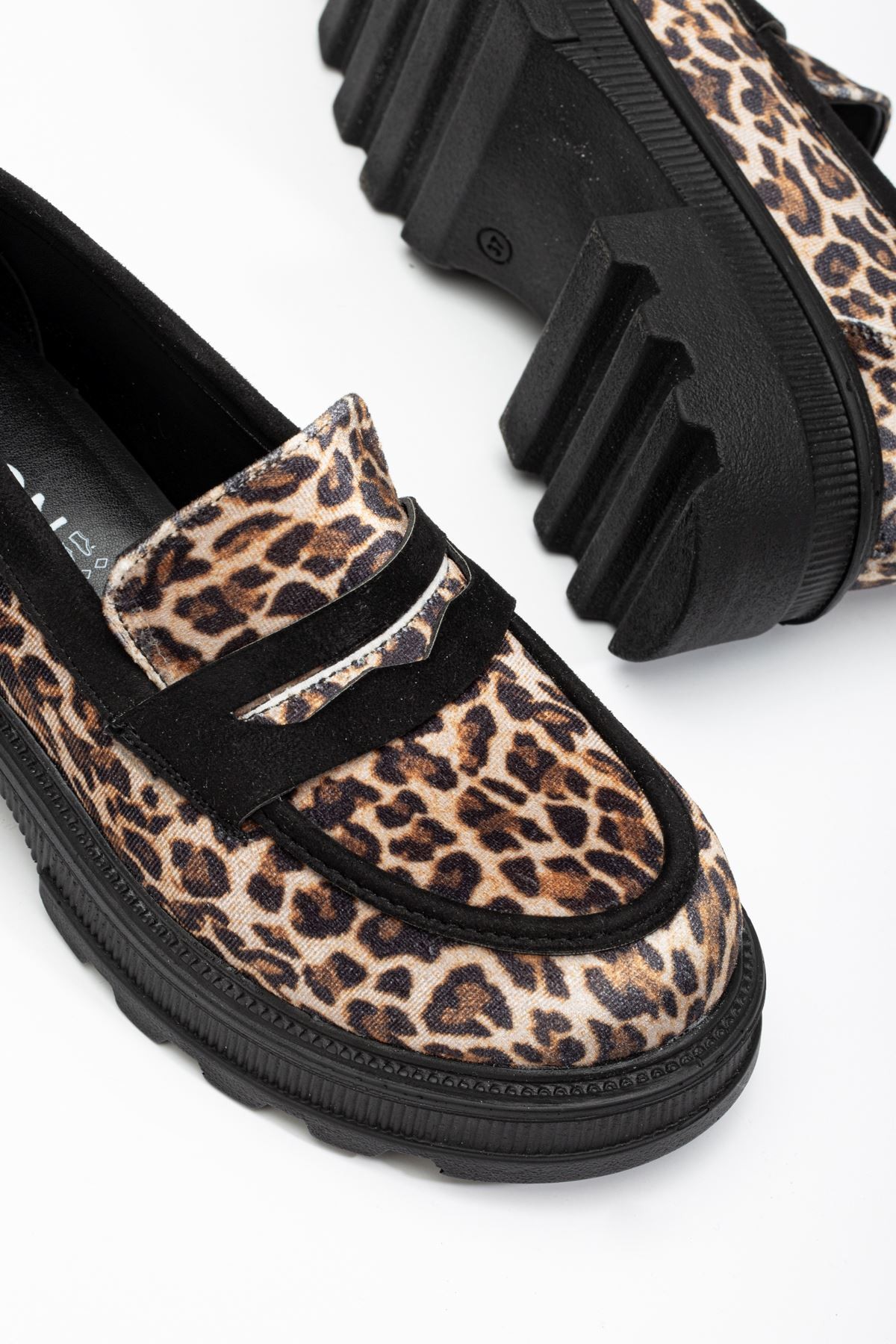 Zarlin Leopard Patterned Loafer Women's Shoes