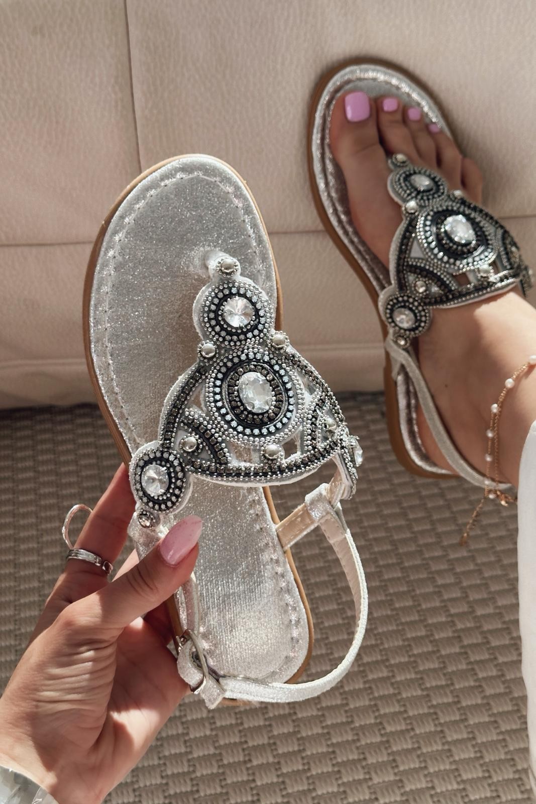 Lwon Shiny Satin Stone Detailed Women's Sandals Silver