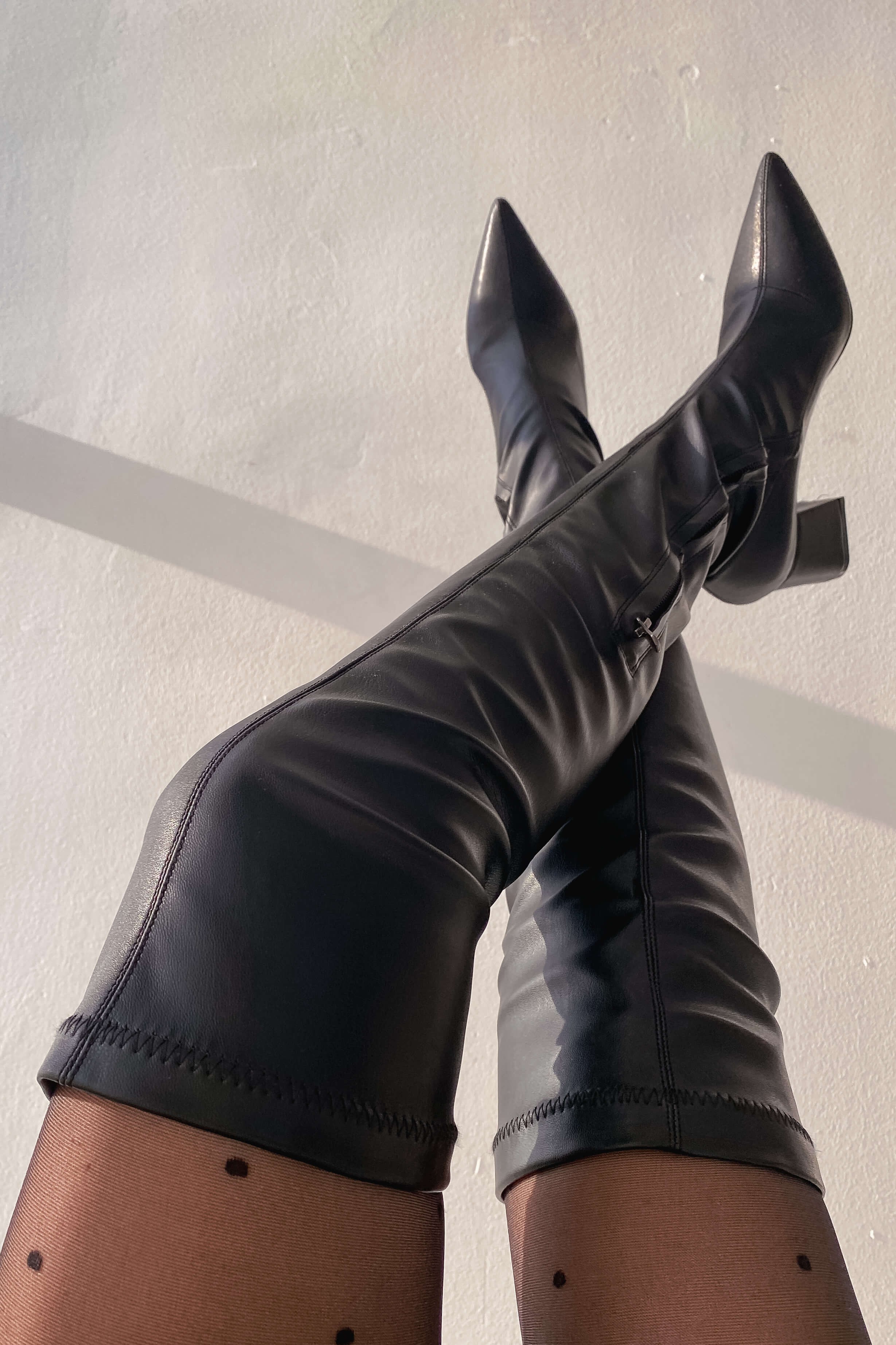 Calesti female matte leather stretch drawing black