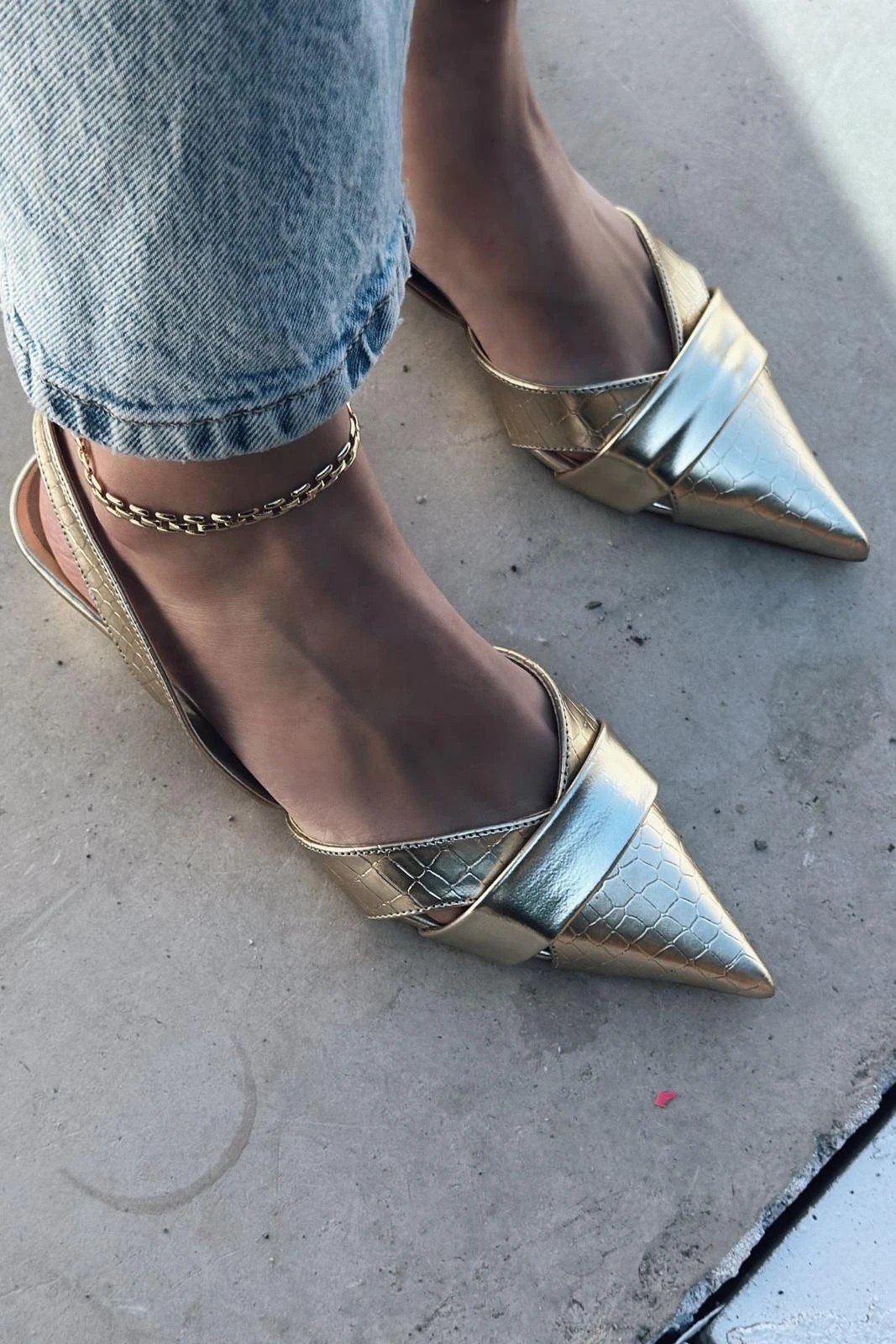 Midans Parlak Deri Kısa Topuklu Stiletto Gold