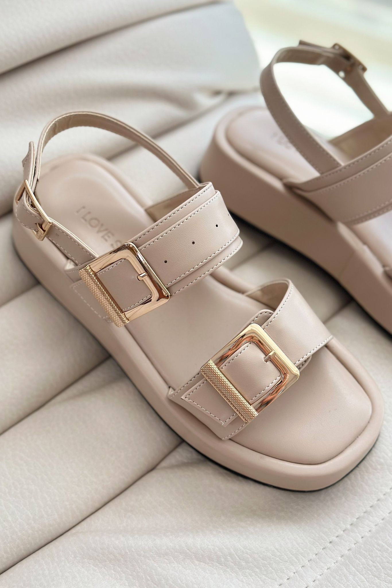 Perina Matte Leather Buckle Detailed Women's Sandals Nude