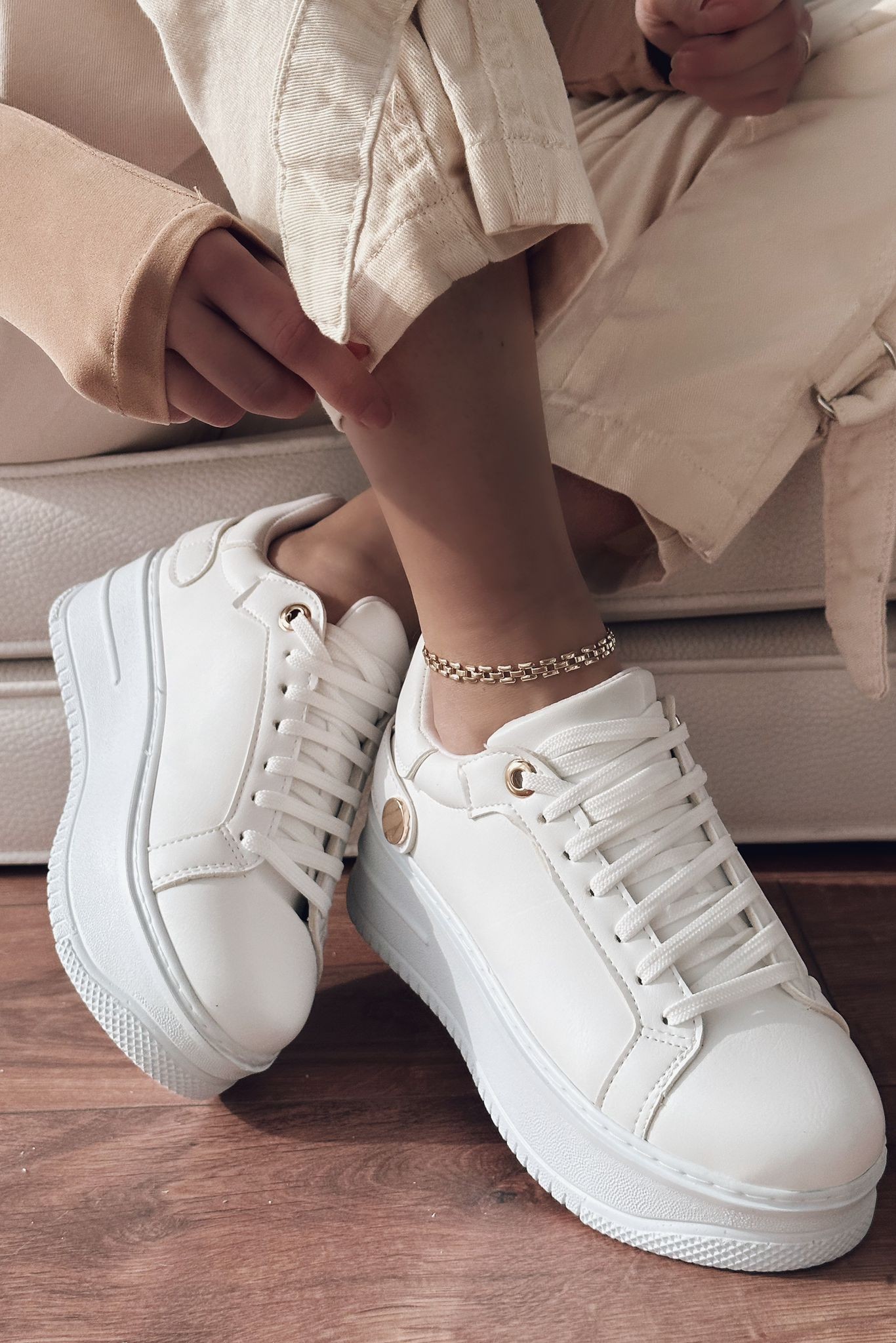 Porinas women's sneakers white