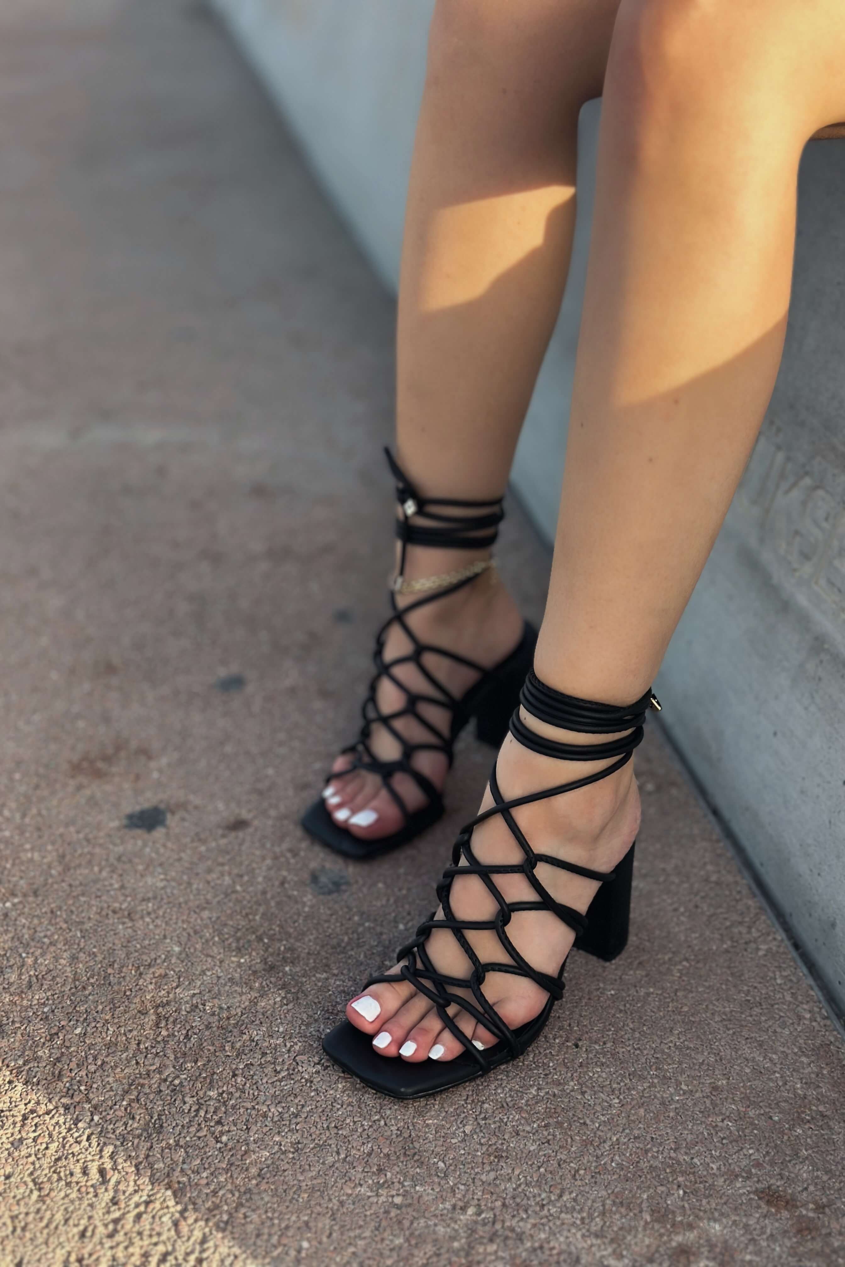 Lissa Mat Deri Bilekten Bağlama Detaylı Kadın Topuklu Ayakkabı Siyah