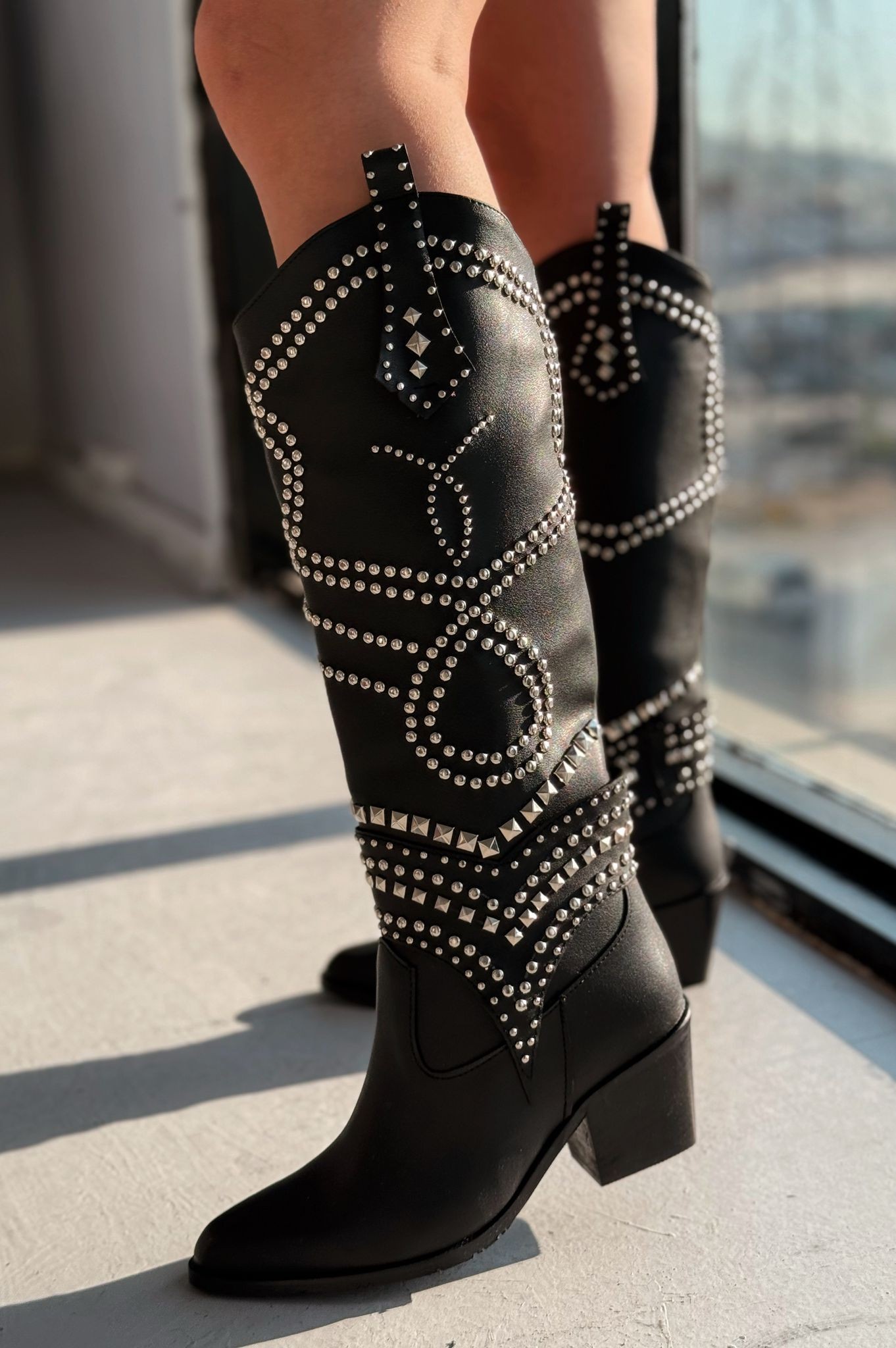 Lardens Studded Black Women's Cowboy Boots