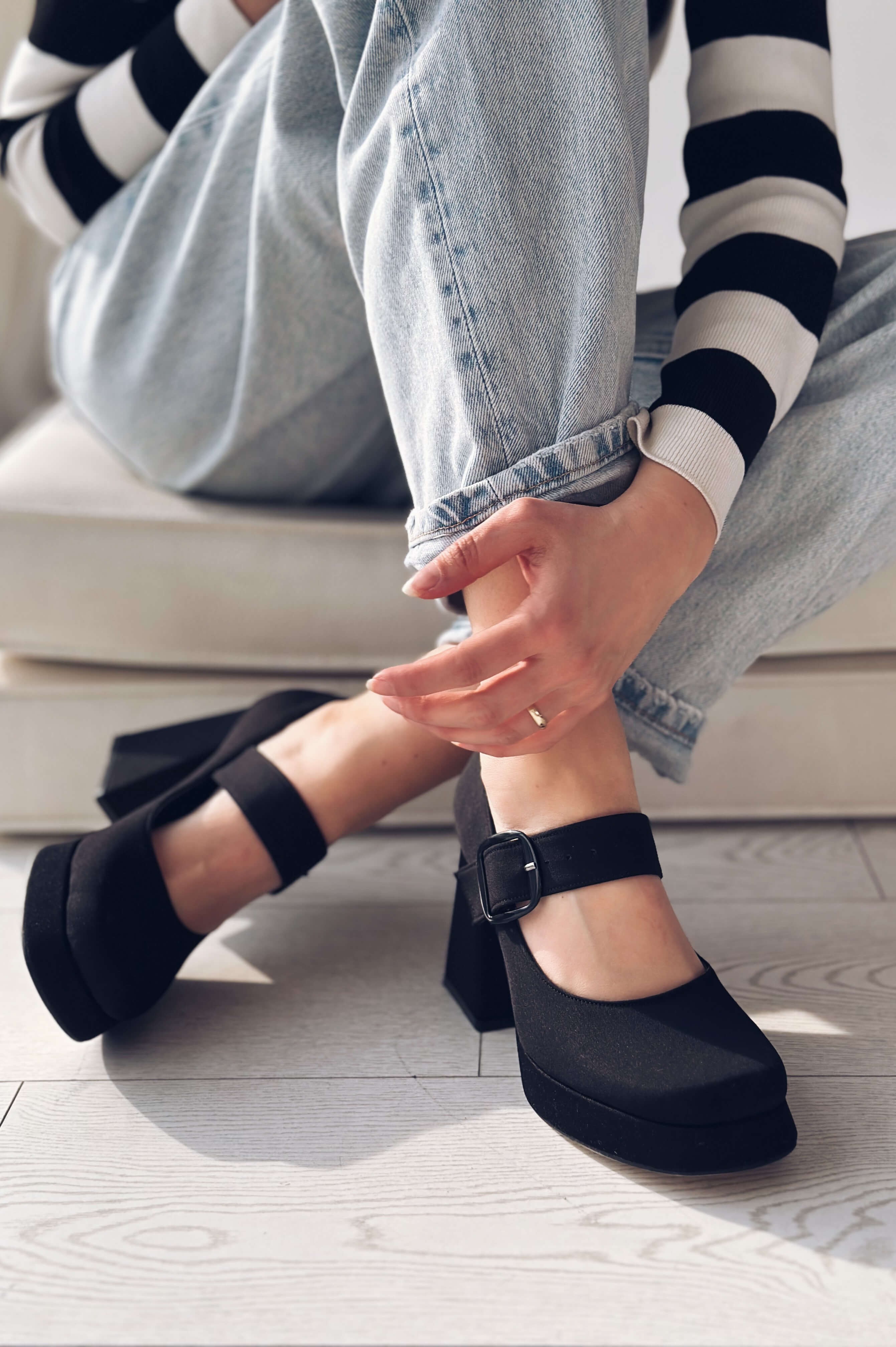 Alpons Saten Kadın Platform Topuklu Ayakkabı Siyah