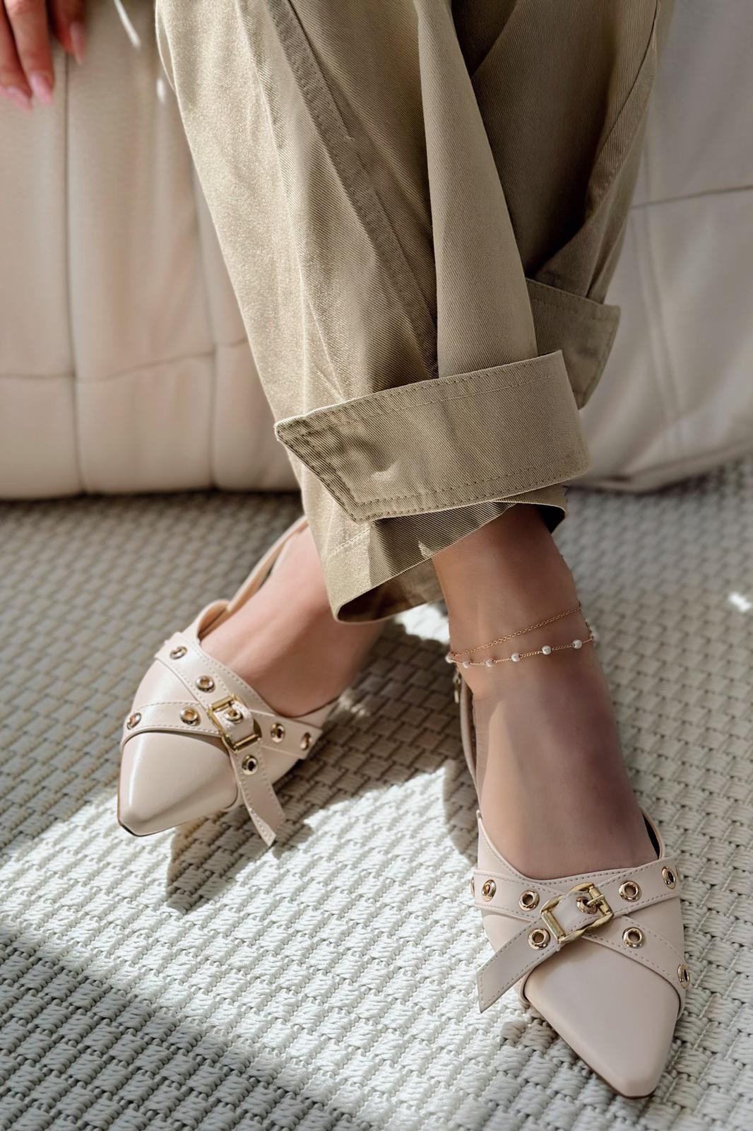 Vomins Matte Leather Buckle Detailed Low Heel Ballerina Beige