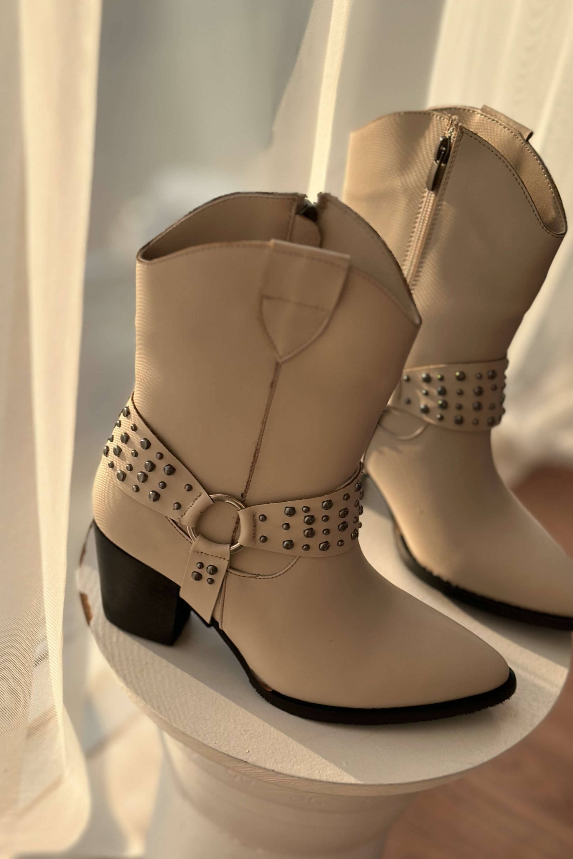 Javodar Matte Leather Trocked Women Cowboy Bot Beige