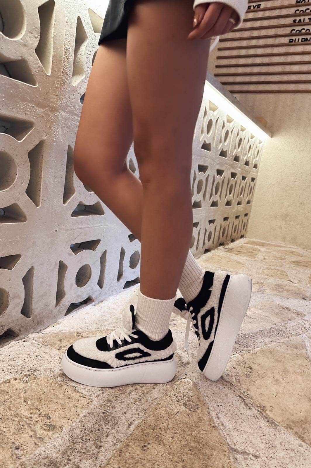 Poffy plush thick base women's sneakers black-and-white