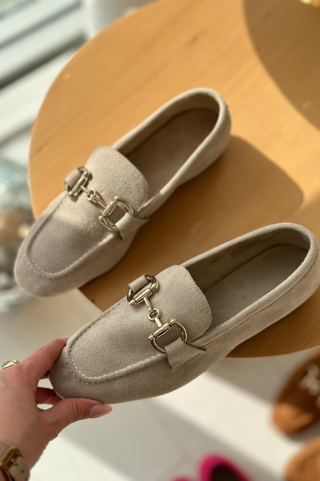 Lofin Suede Buckle Detailed Women's Loafer Beige