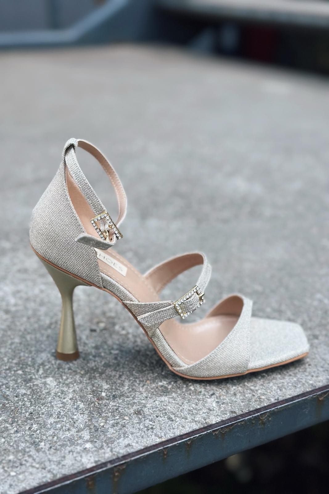 Foriva Parlak Taş Toka  Detaylı Topuk Ayakkabı Gold