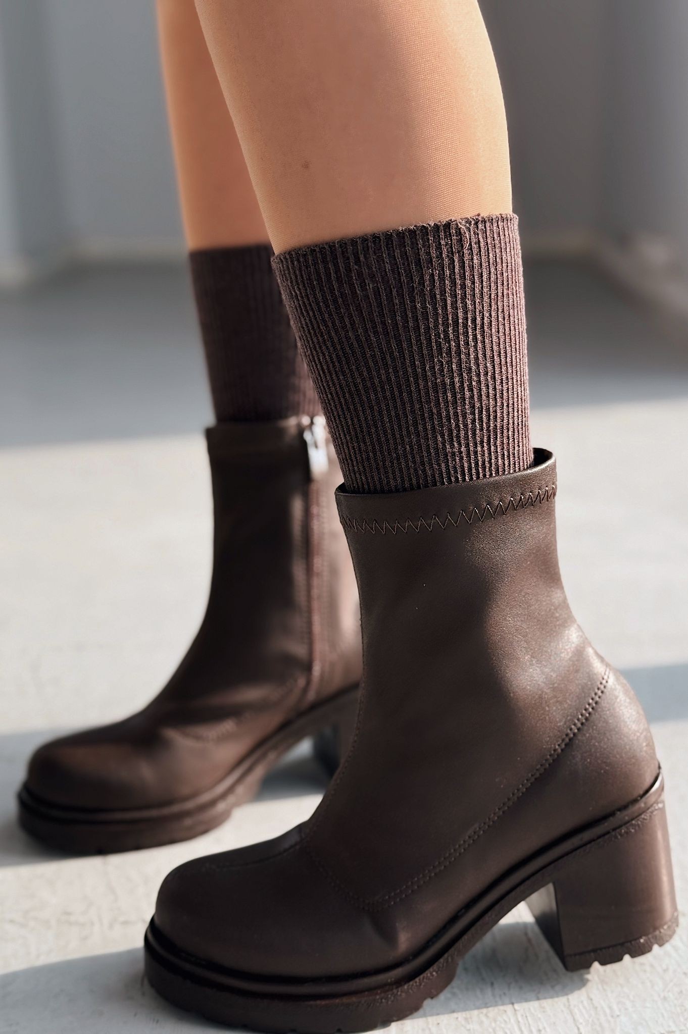 Tarion Stretch Brown Zipper Heel Women's Boots