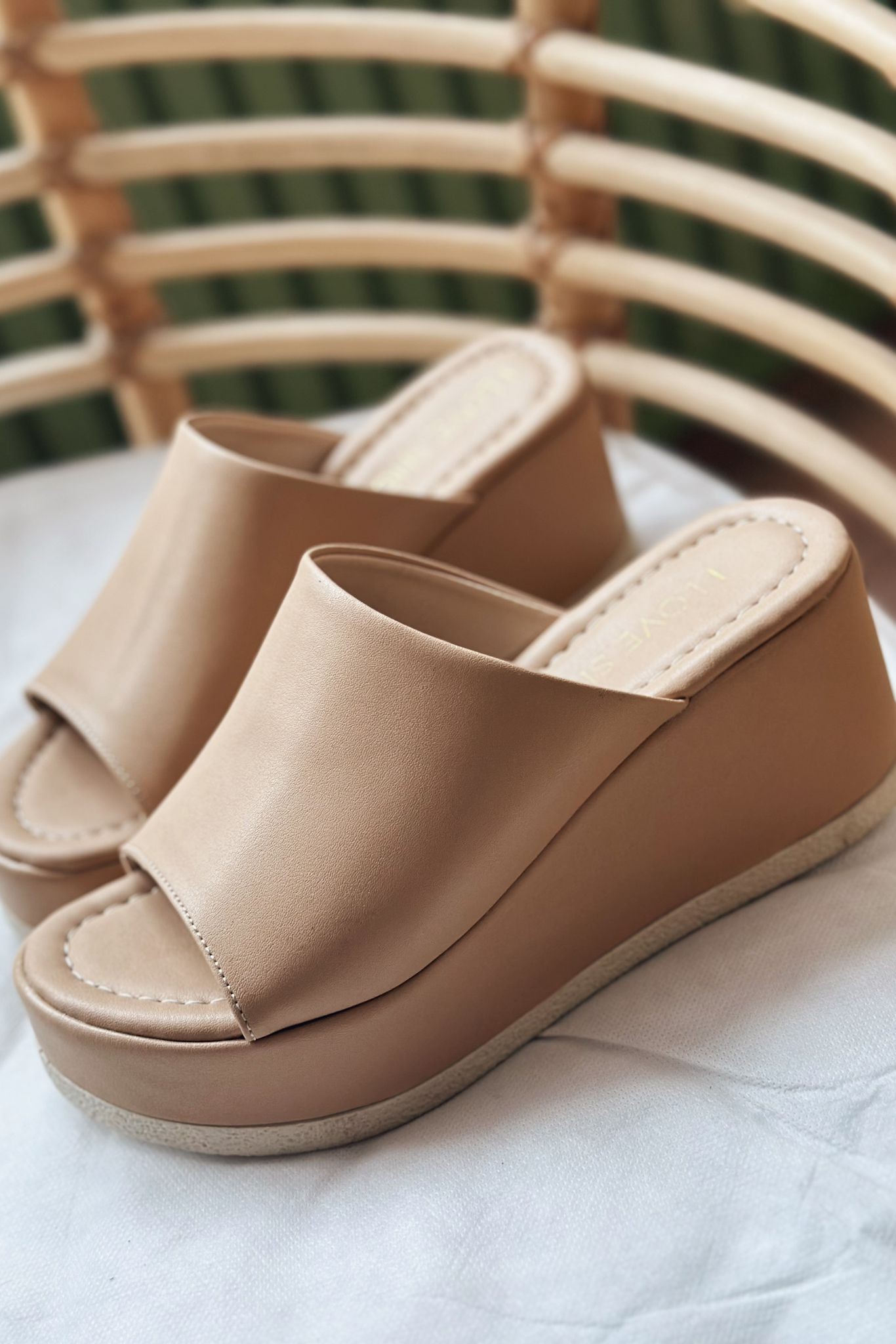 Women's Nude Slippers With Destin Matte Leather Padding Heels