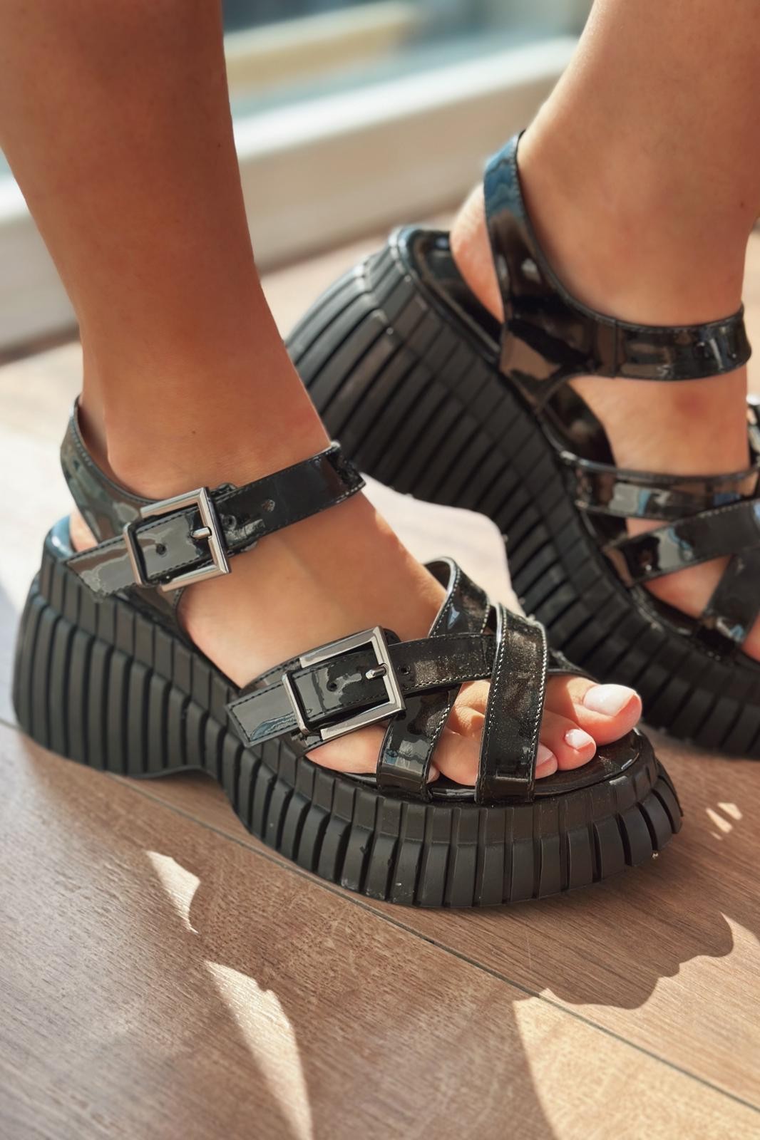 Vony Patent Leather Buckle Detailed Thick Sole Women's Sandals Black