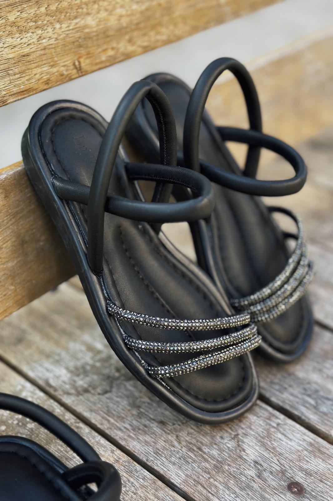 Vonex mat leather woman sandals black