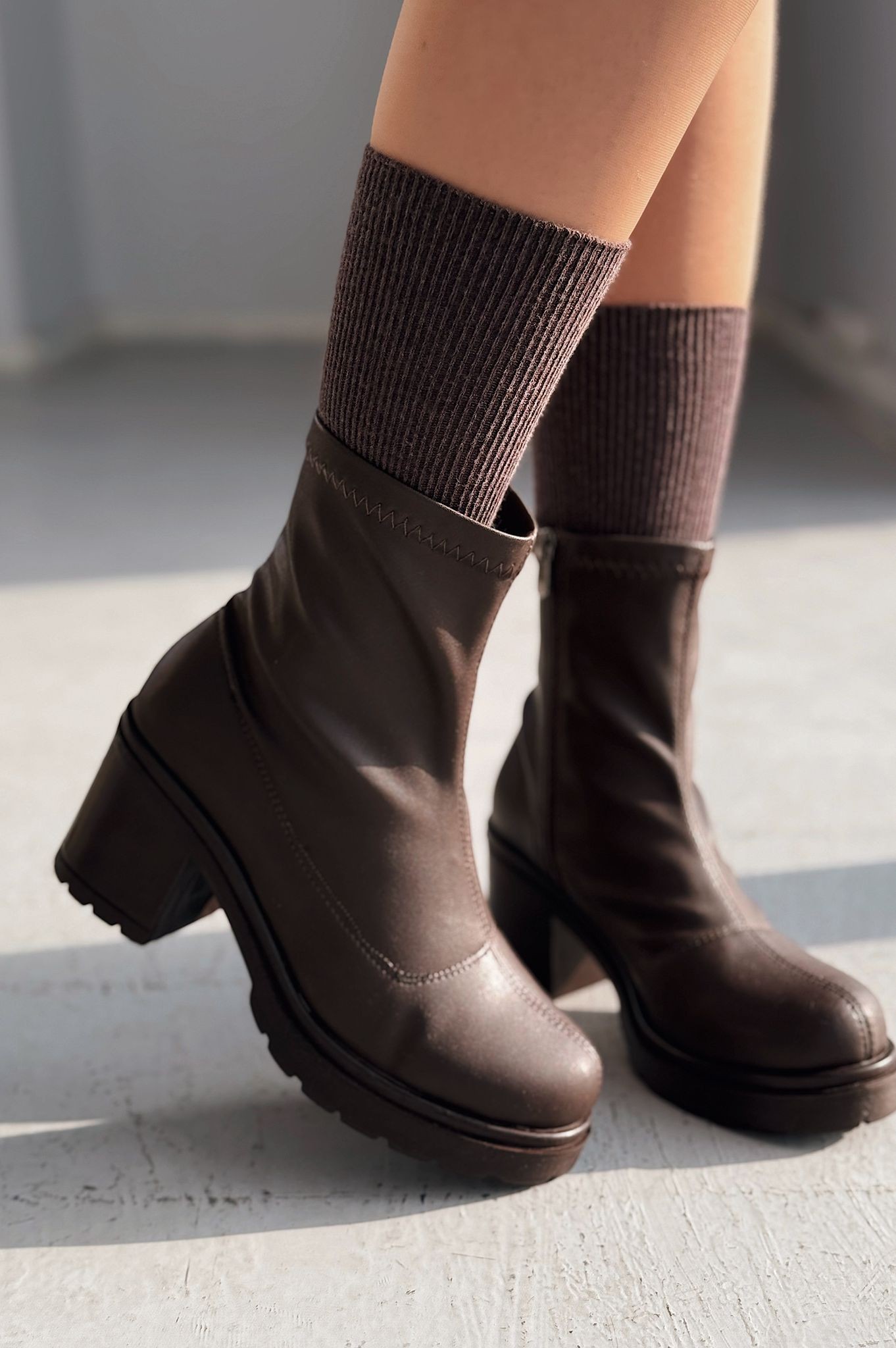 Tarion Stretch Brown Zipper Heel Women's Boots