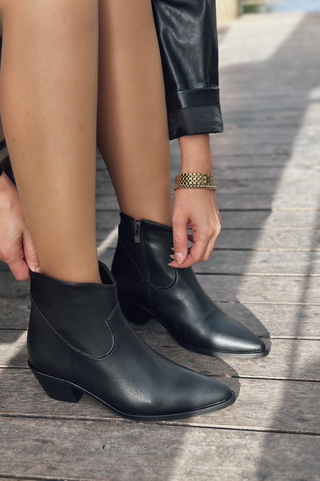 Morest Matte Leather Boots and Boots Black