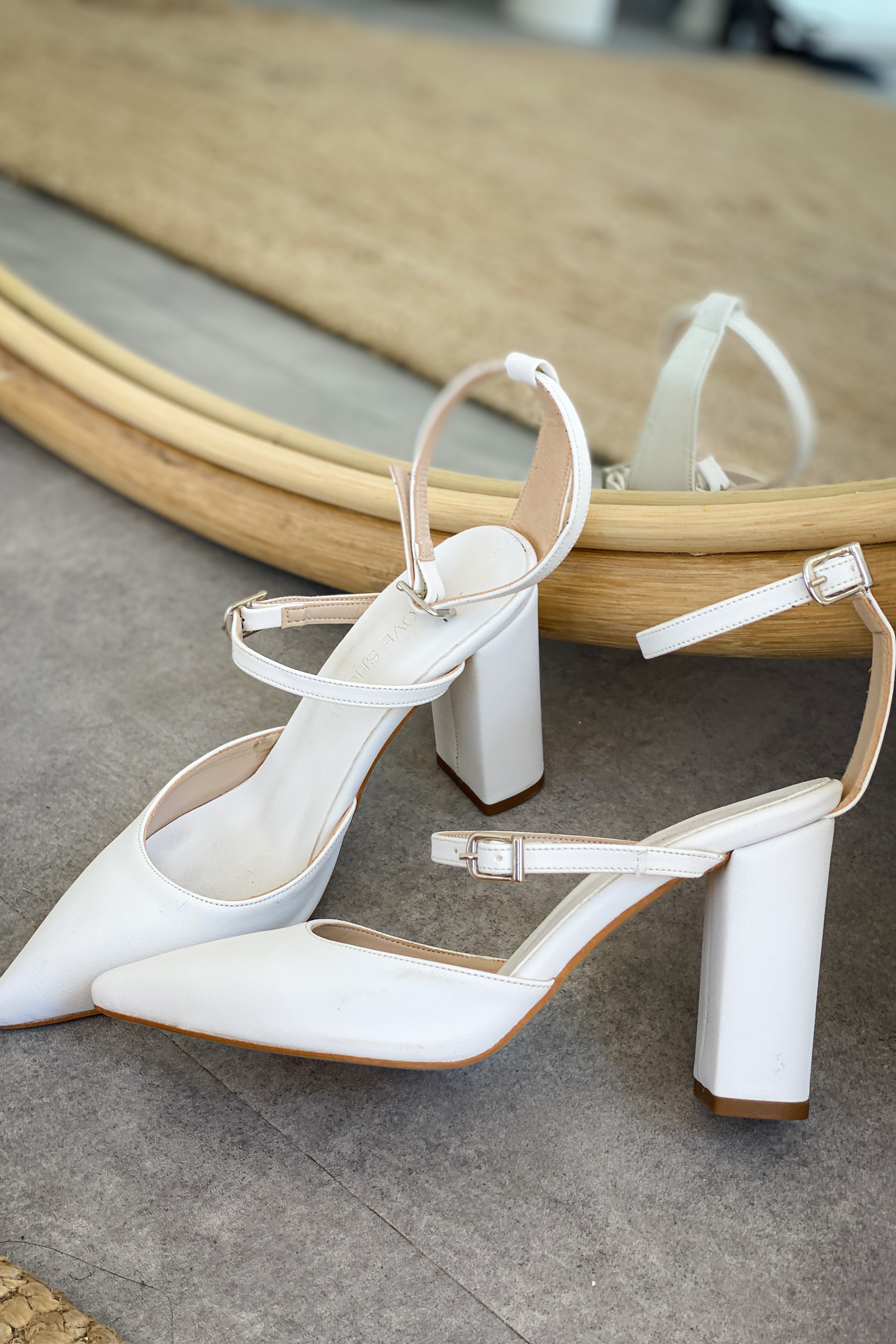 Olenpa matte leather high heeled shoes white