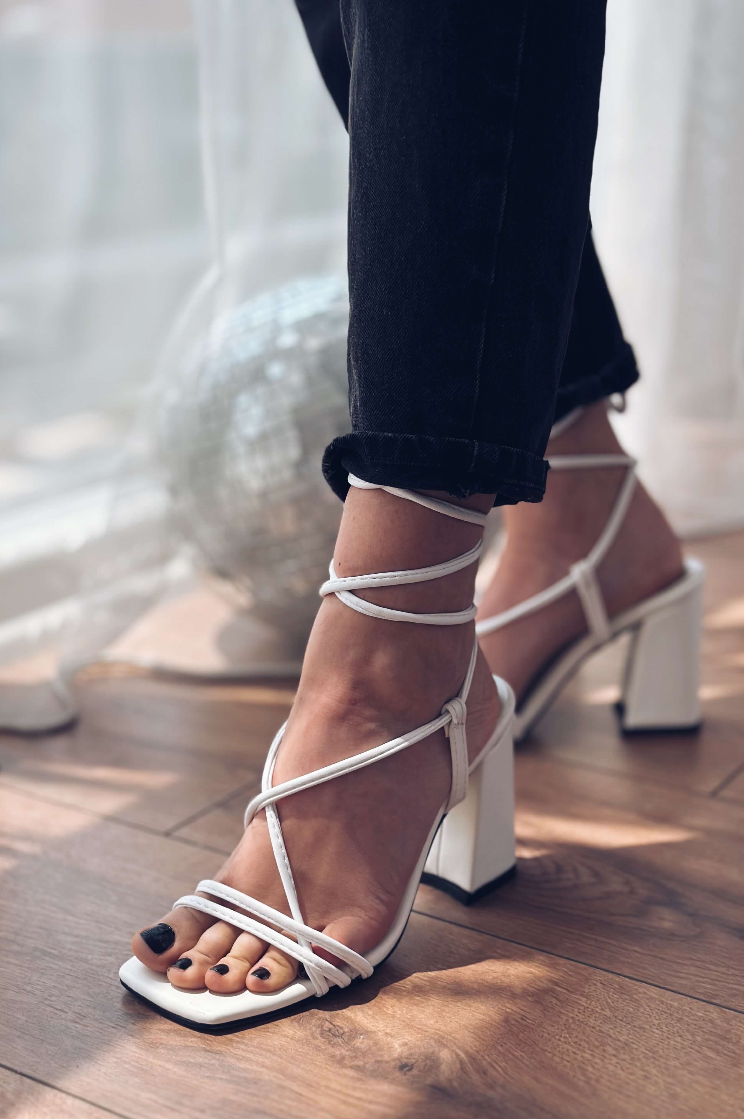 Versiga Mat Deri Yüksek Topuklu Ayakkabı Beyaz