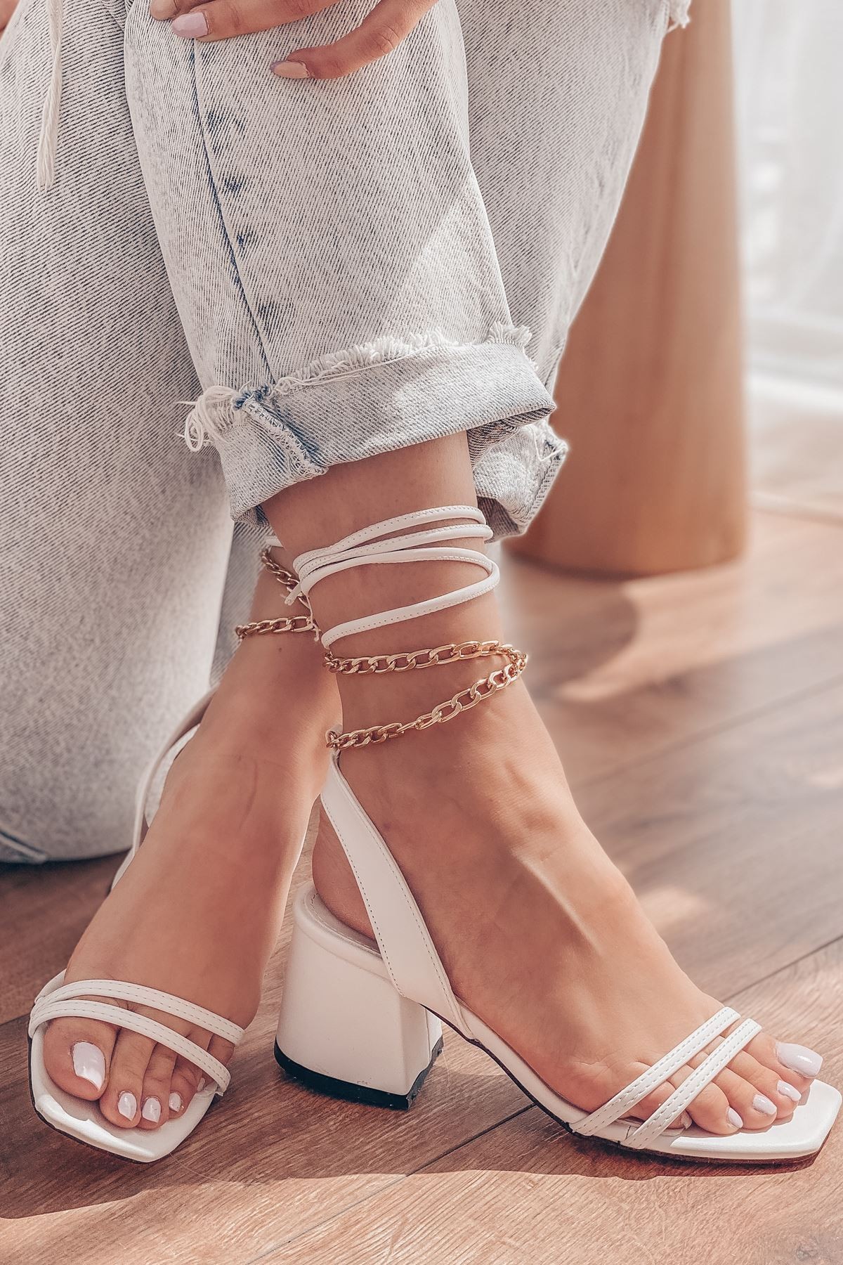 Bargeta matte leather short heeled shoes white