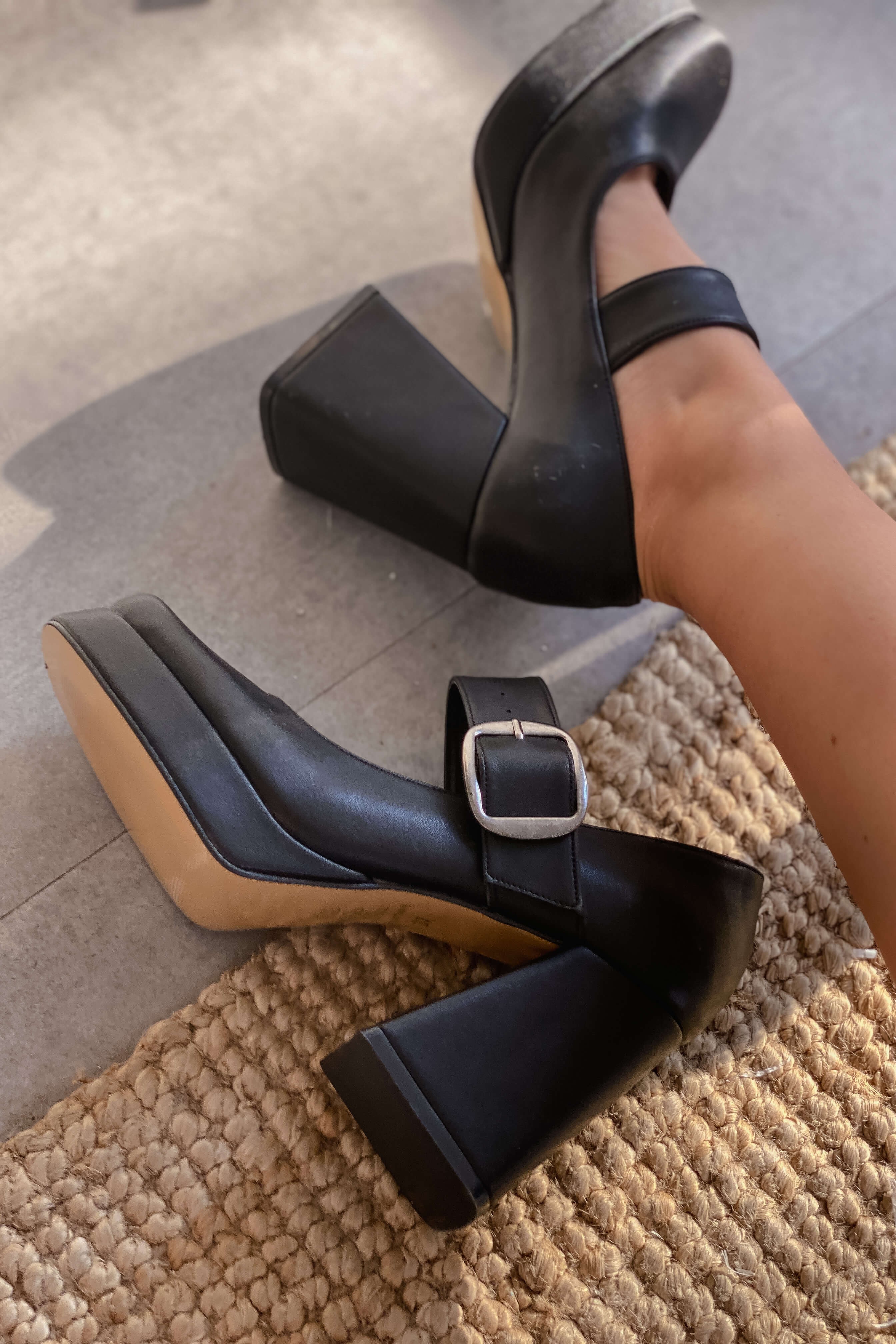 Alpons matte leather heeled shoes black