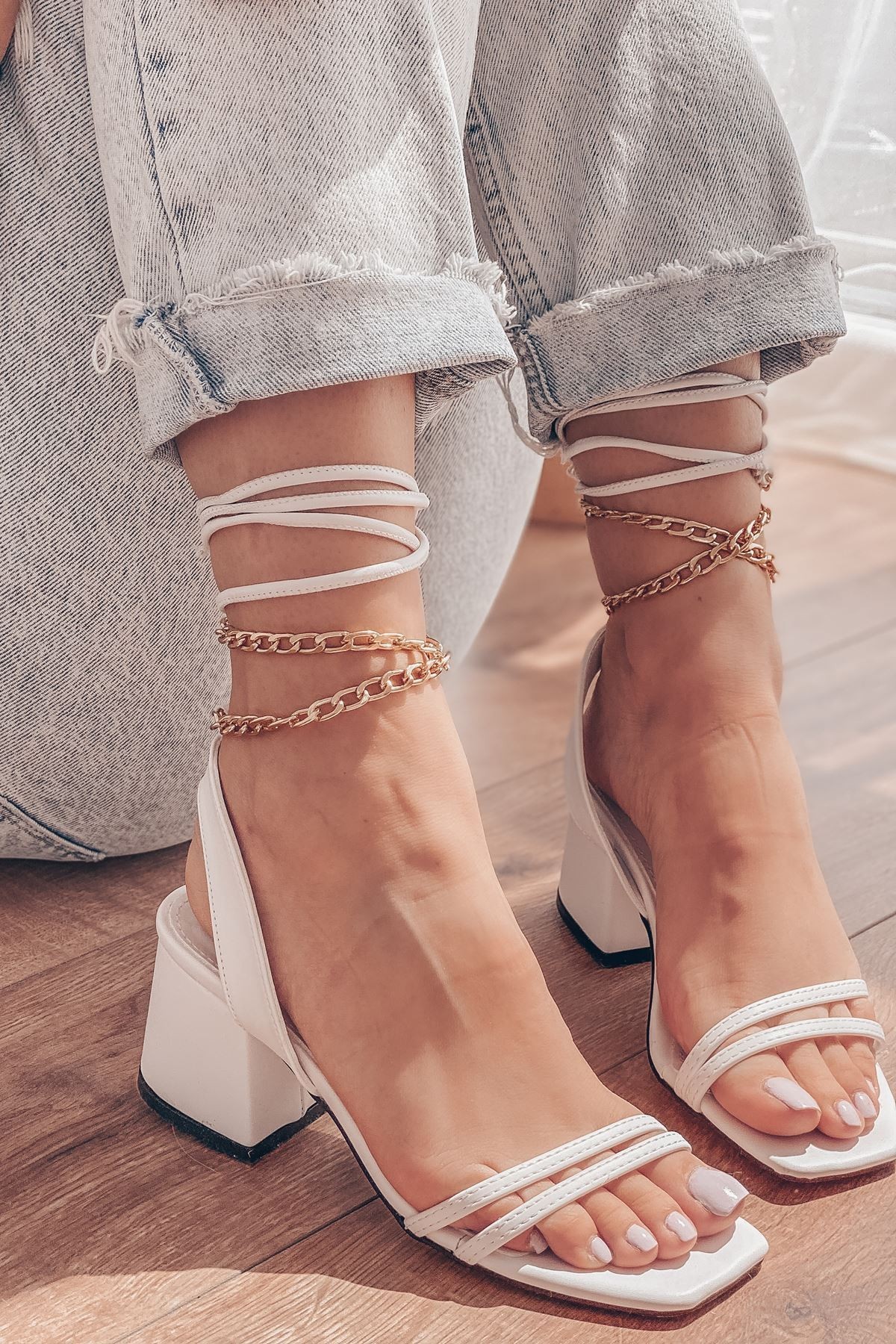 Bargeta matte leather short heeled shoes white