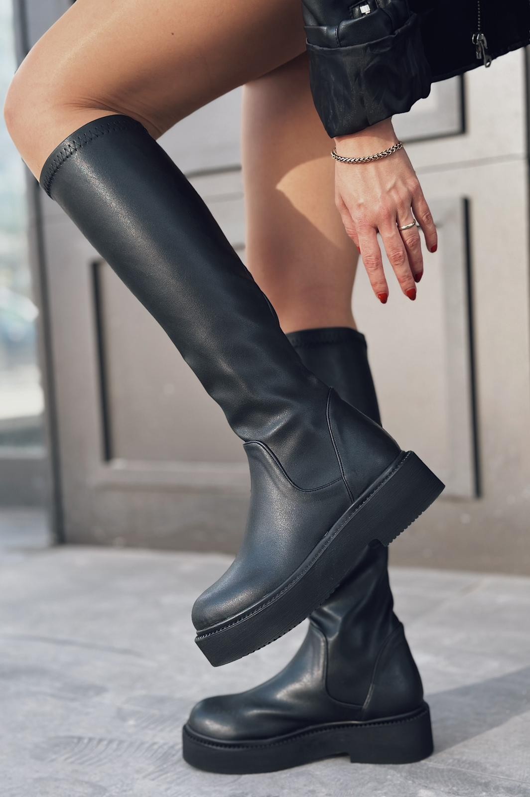 RONTES matte leather stretch female boots black
