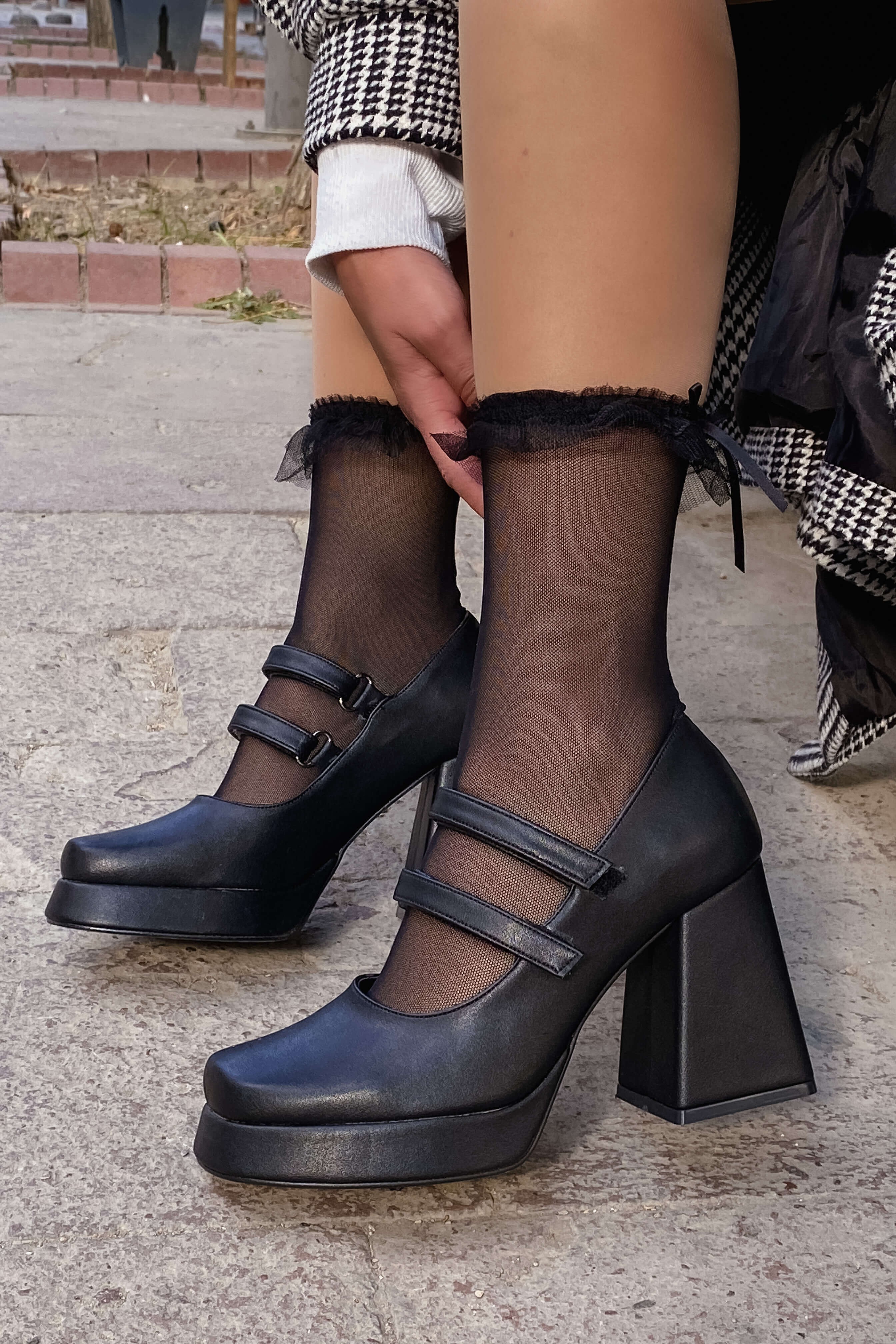 Oneva matte leather heeled shoes black