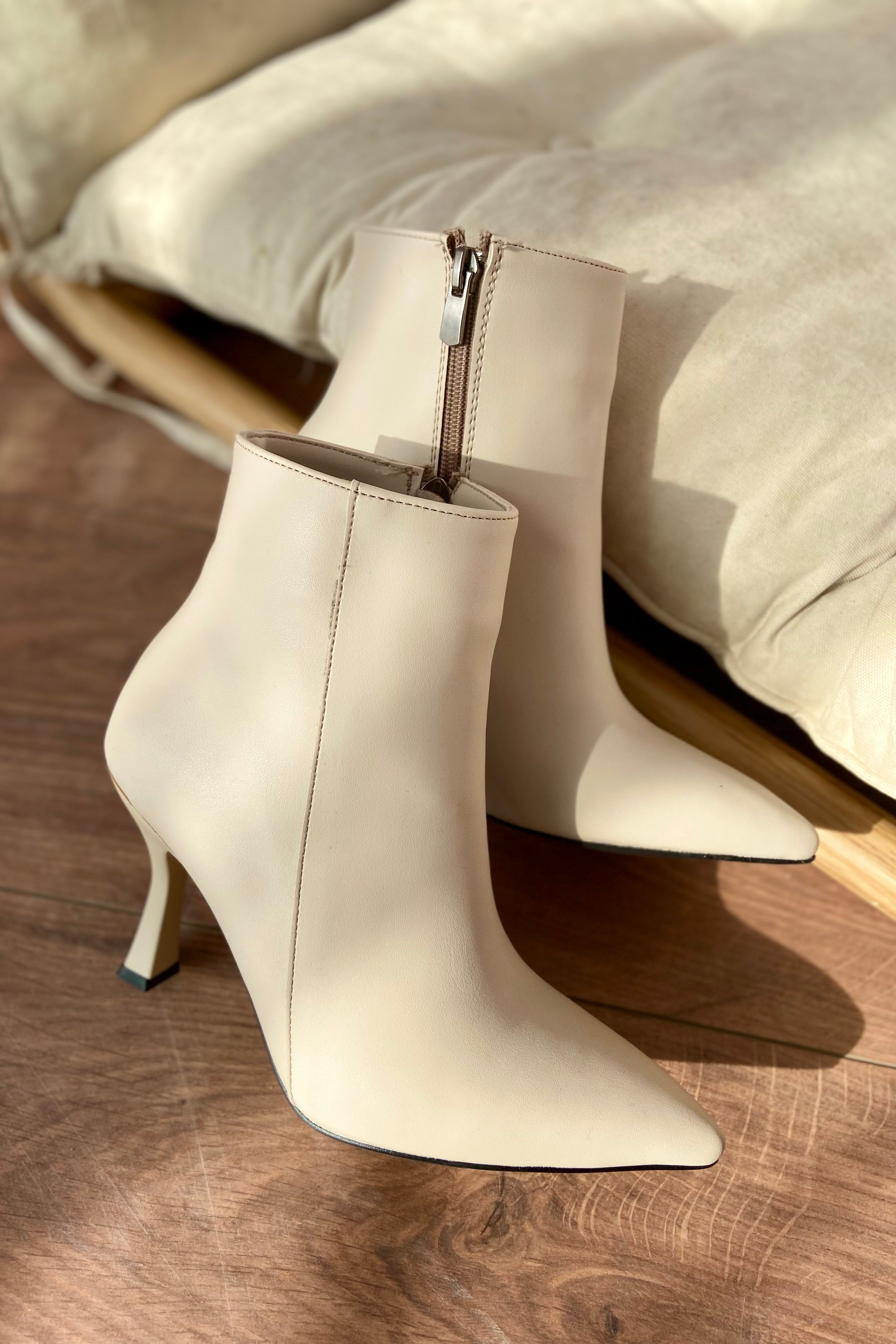 Serita women matte leather heels boat beige