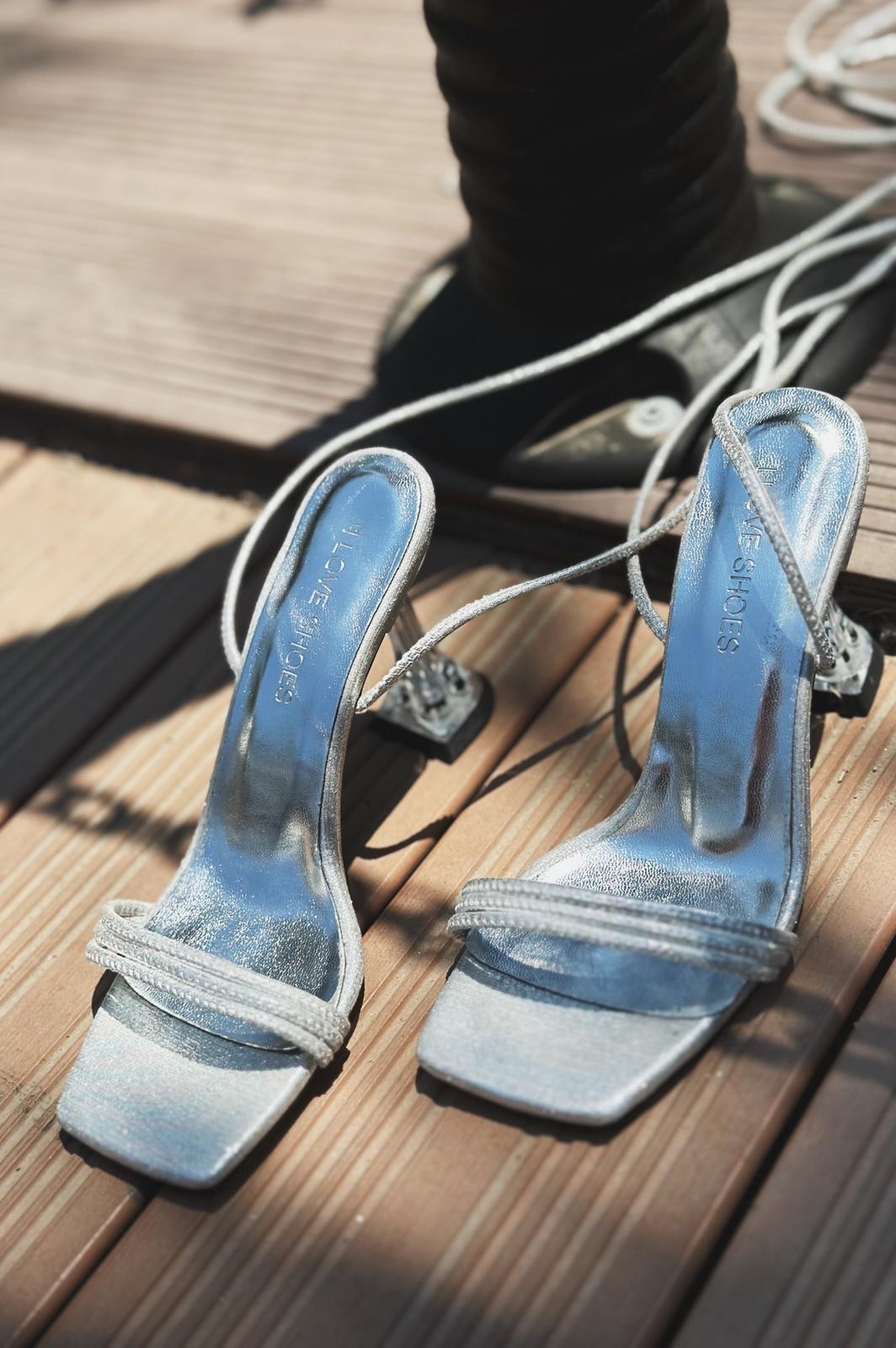Raminta Parlak Deri Kadın Yüksek Topuklu Ayakkabı Gümüş