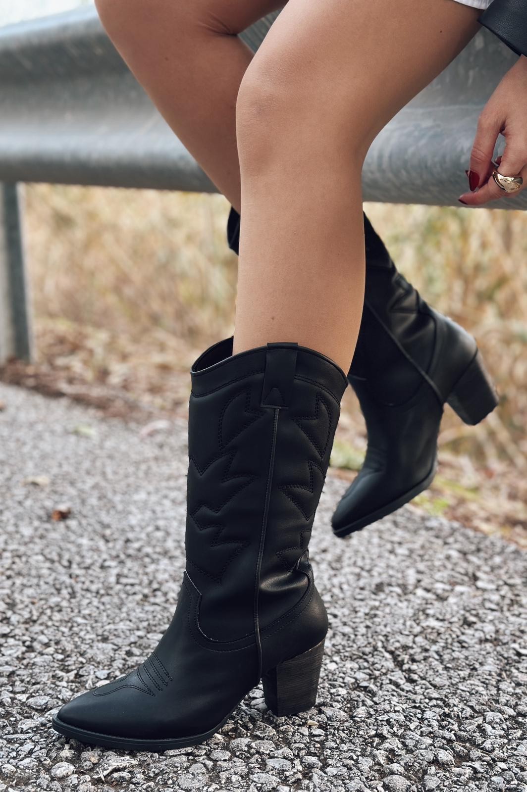 Vesnor woman matte leather cowboy boots black