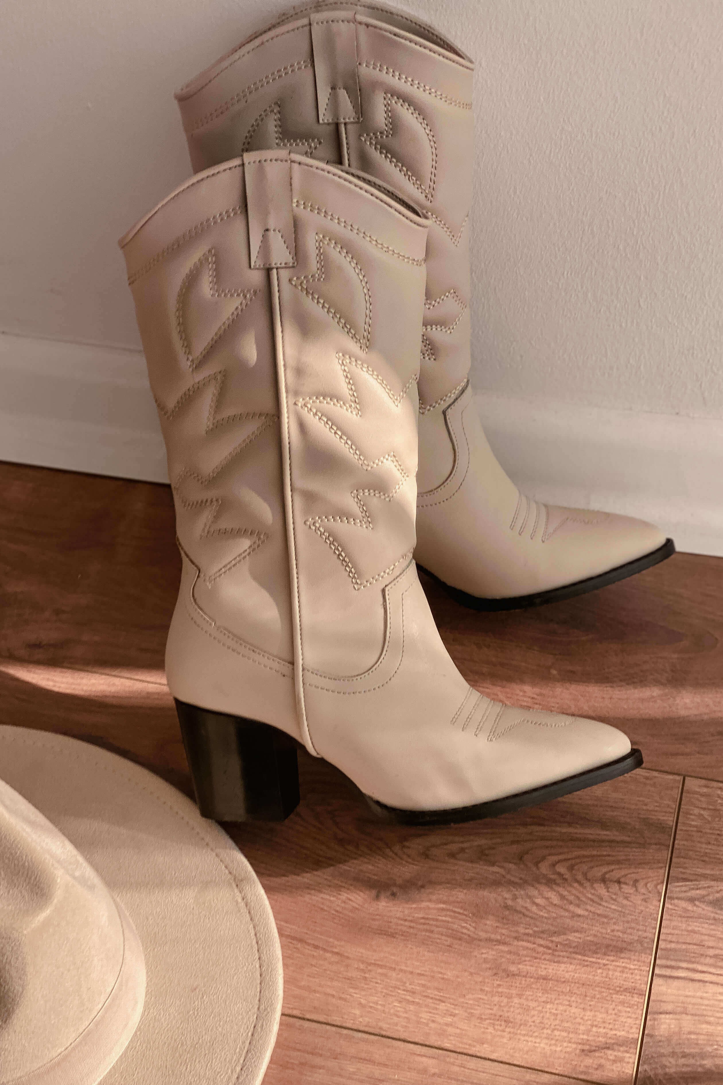 Vesnor woman matte leather cowboy boots beige