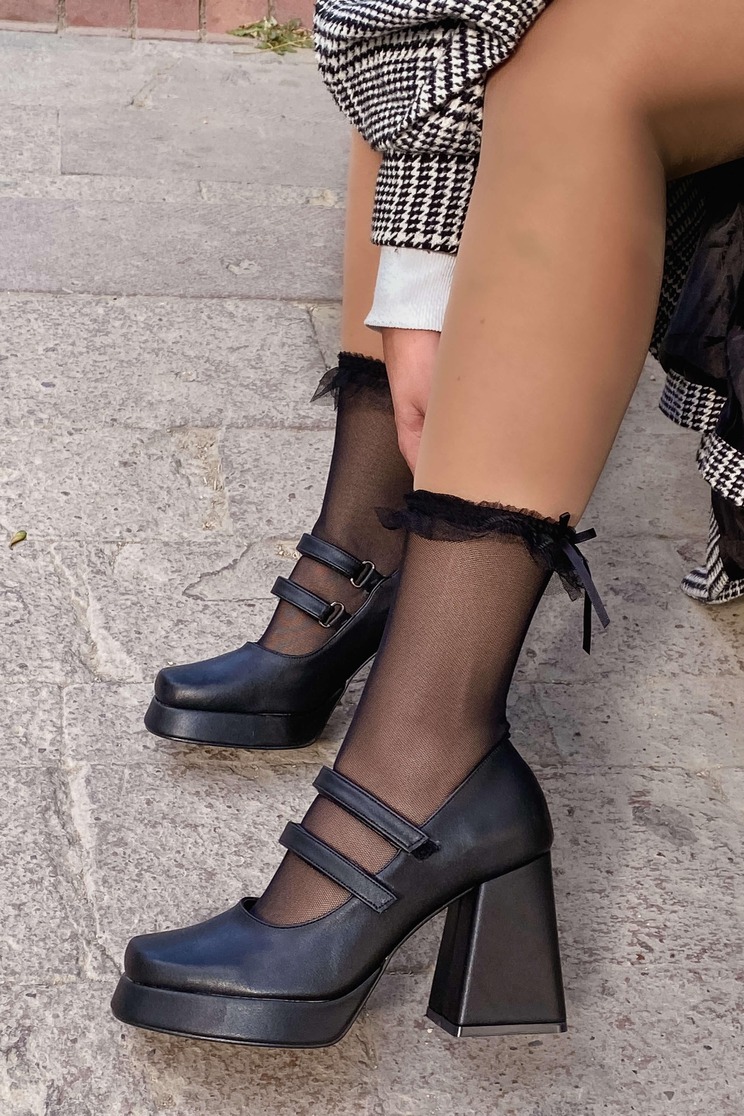 Oneva matte leather heeled shoes black