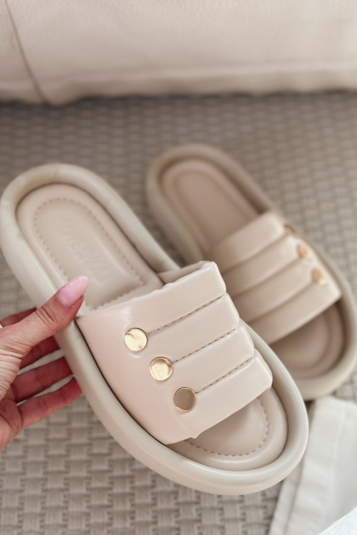 Roly Matte Leather Staple Detailed Women's Slippers Beige