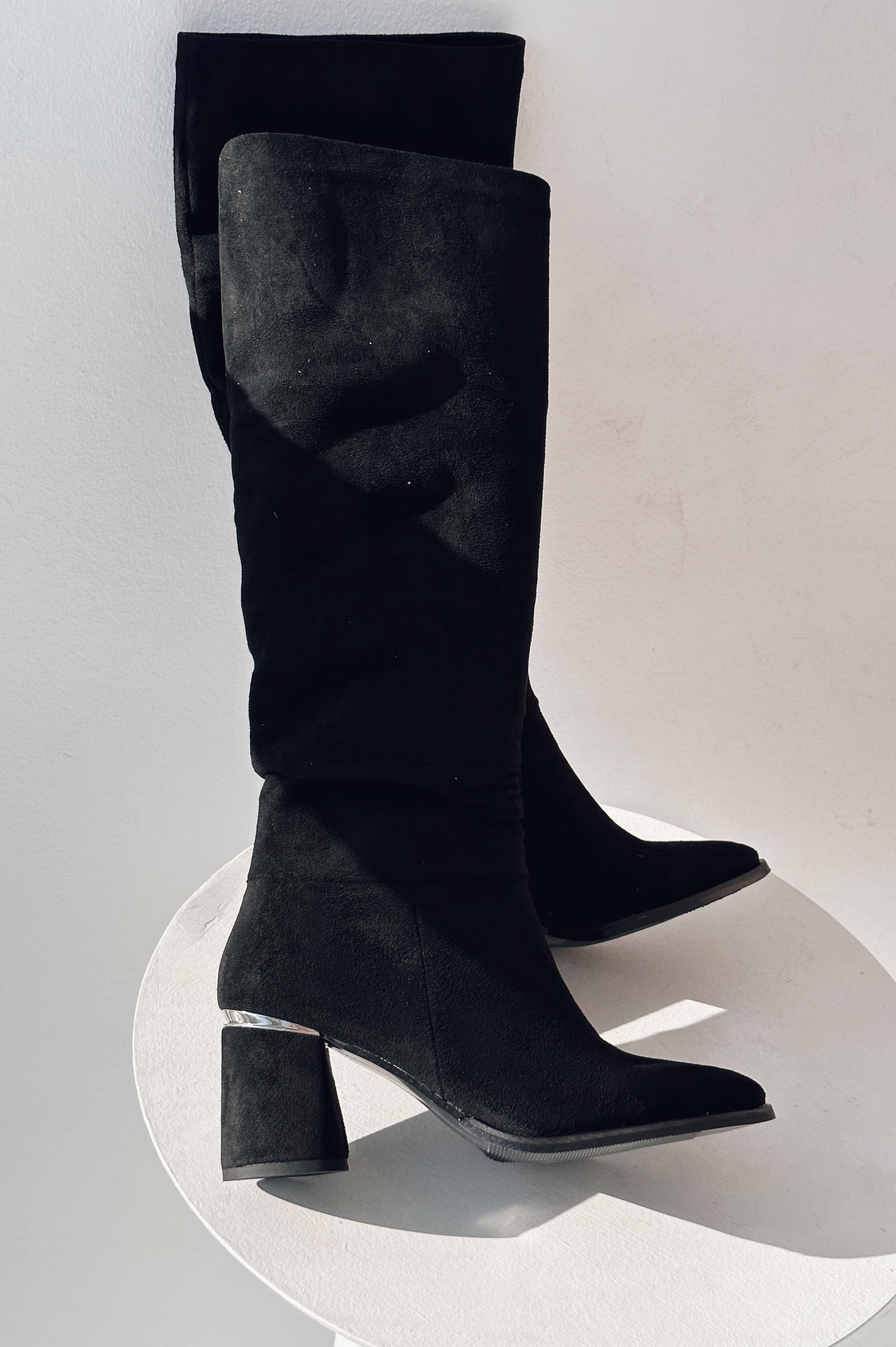 Votens suede bellows woman heeled boots black