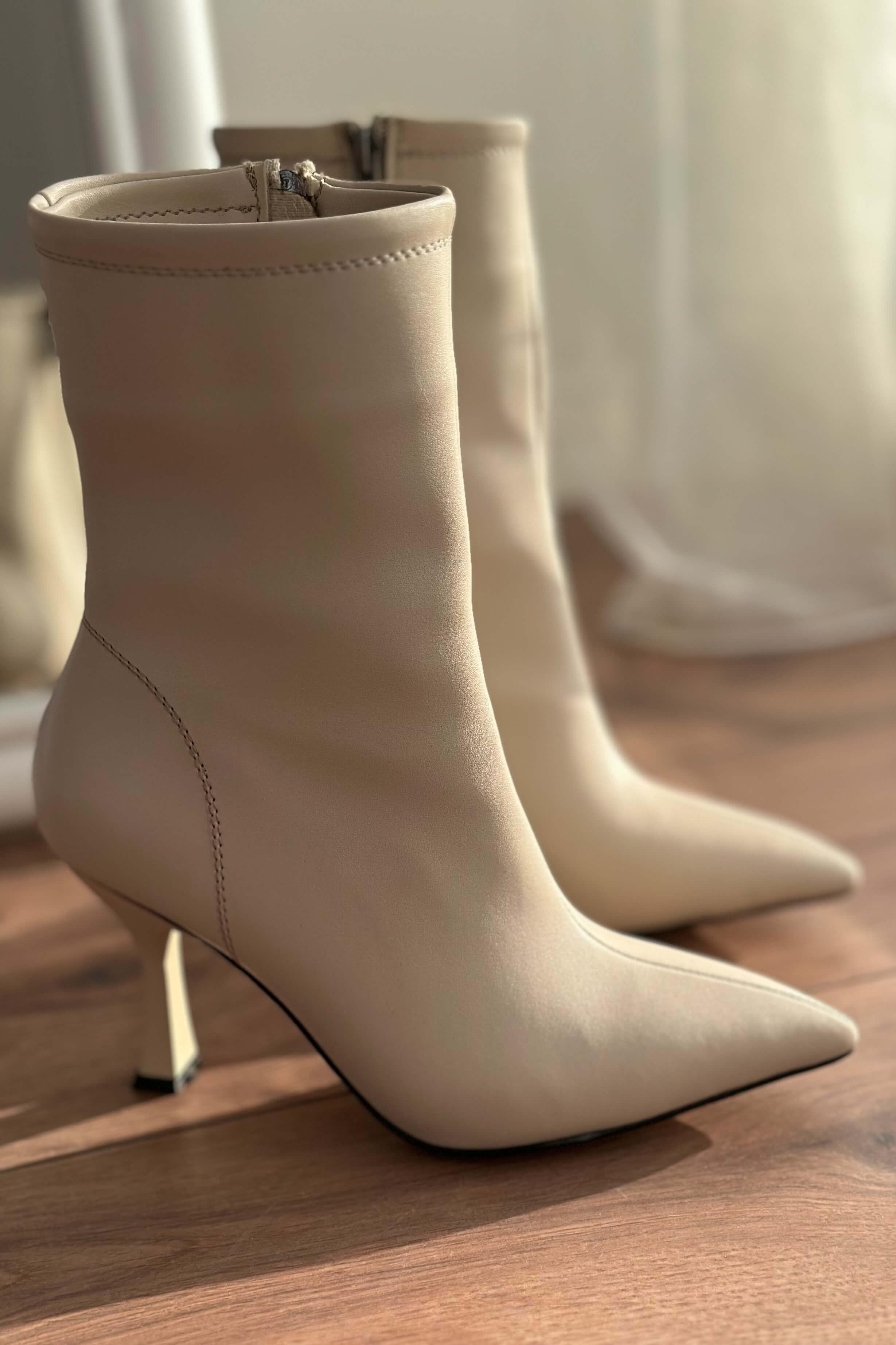 Licent women matte leather heels boat beige