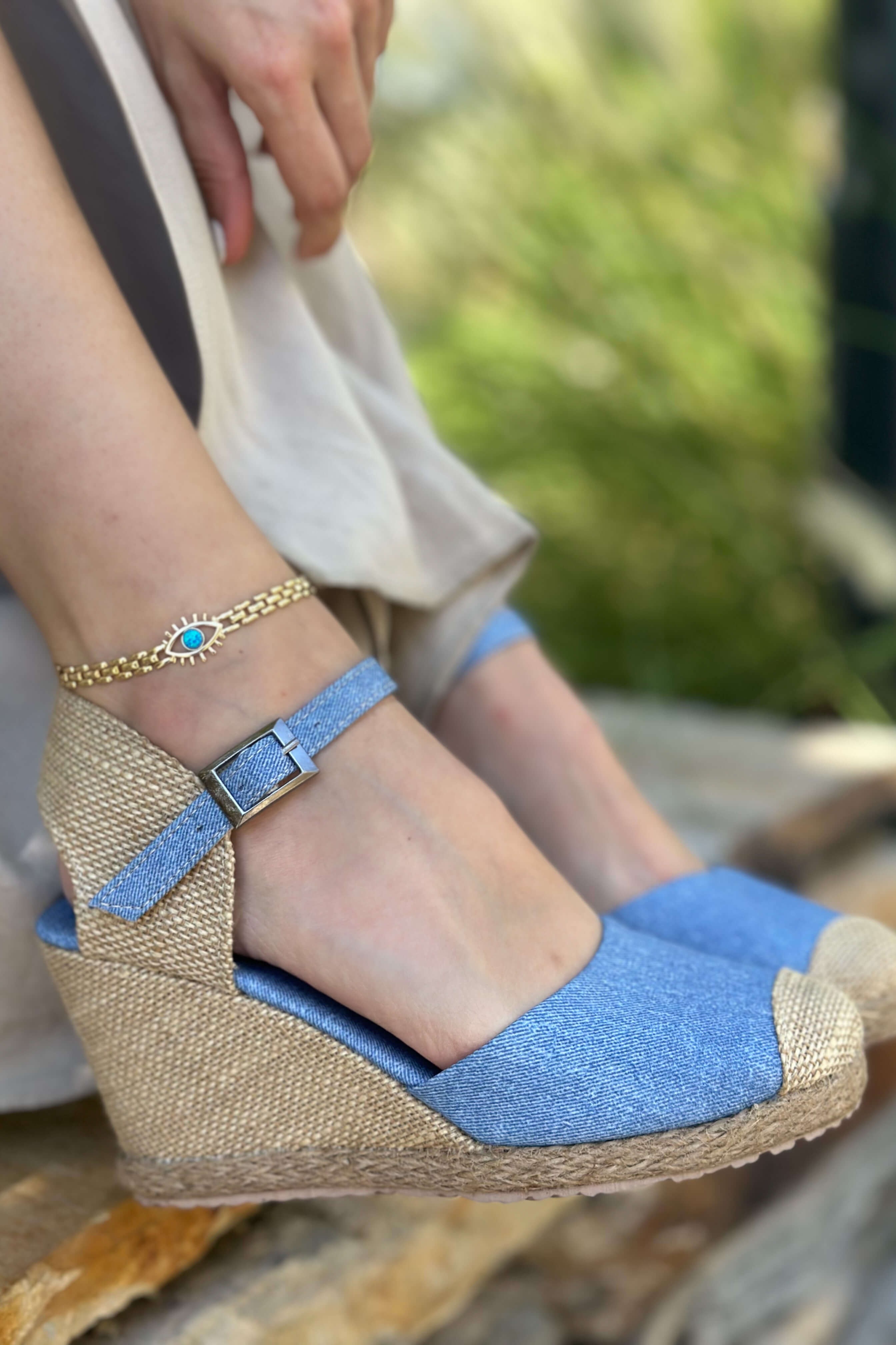 5 Sandals to Wear With Women's Jeans