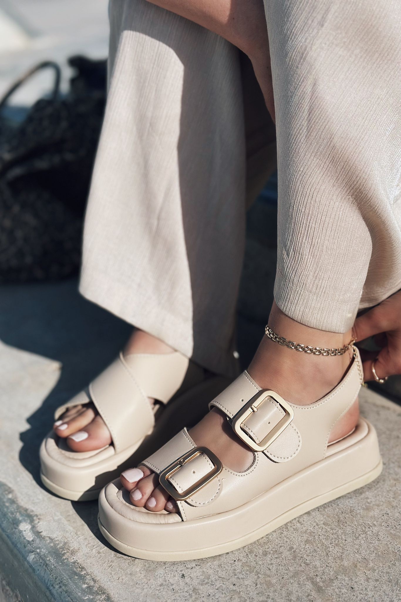 Torens Matte Leather Buckle Detailed Sandals Nude