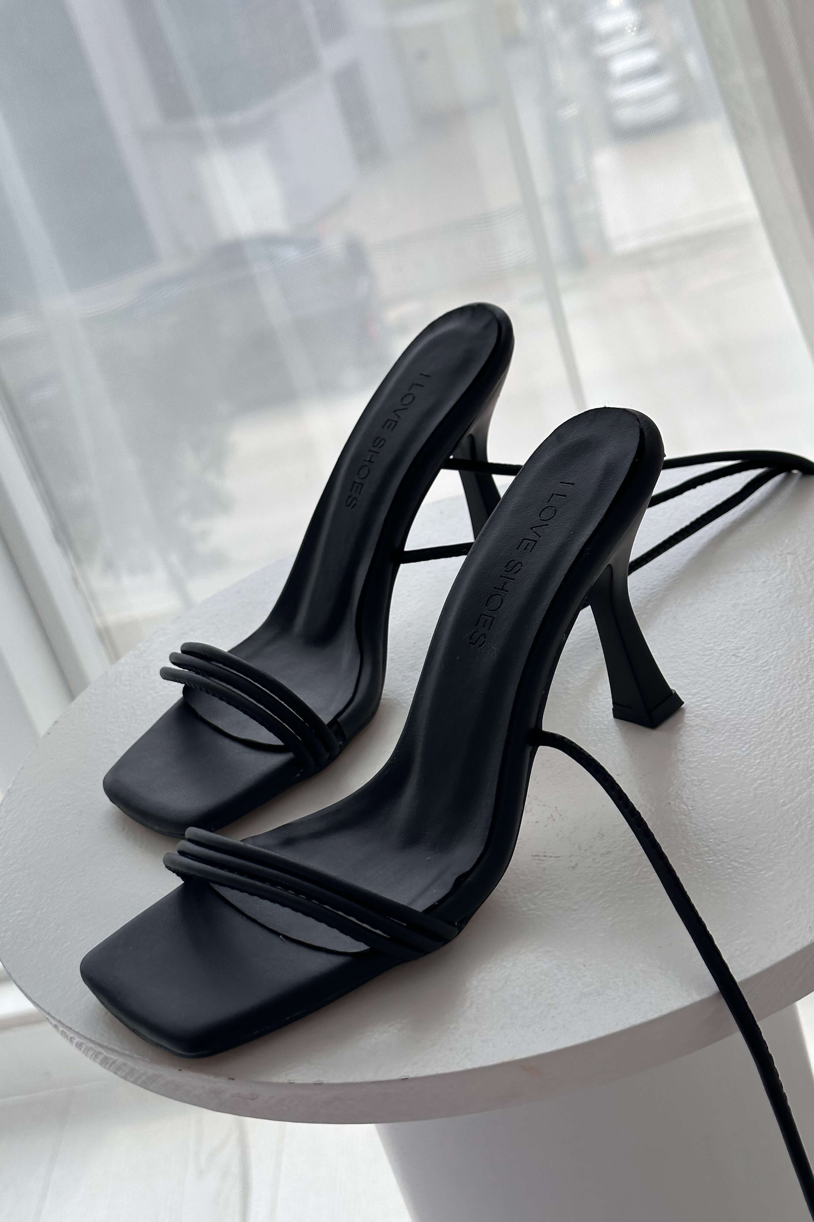 Cesy Mat Deri Bilekten Bağlama Detaylı Kadın Yüksek Topuklu Ayakkabı Siyah